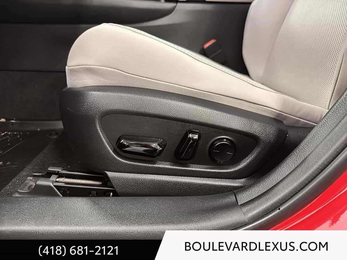 Image 15 Lexus UX 300h F Sport Design 2025