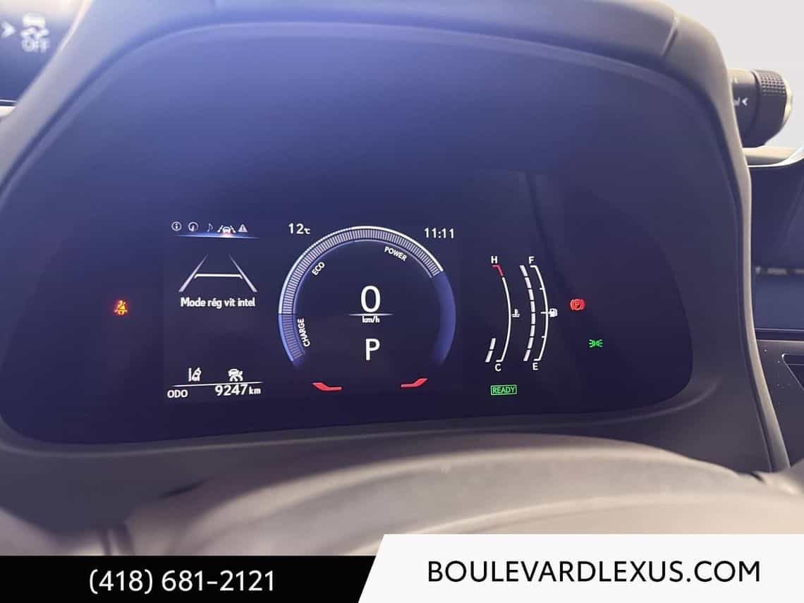 2025 Lexus UX 300H Premium - Image 16