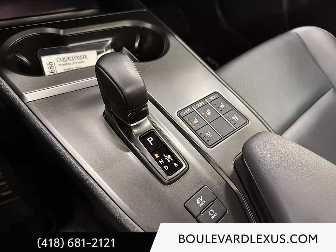 2025 Lexus UX 300H Premium - Image 20