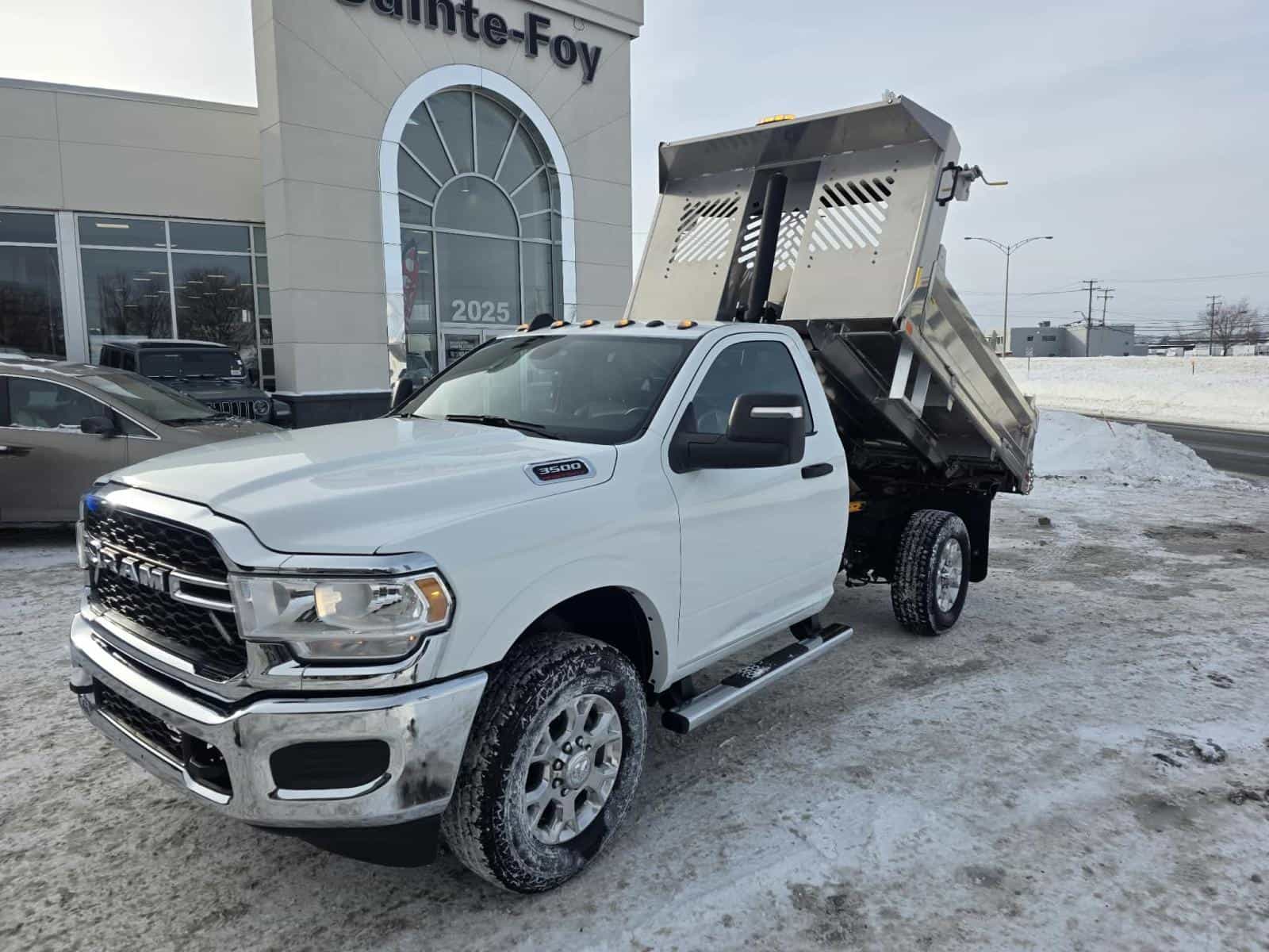 2024 RAM Chassis Cab 3500 Chassis Cab Tradesman - Image 3