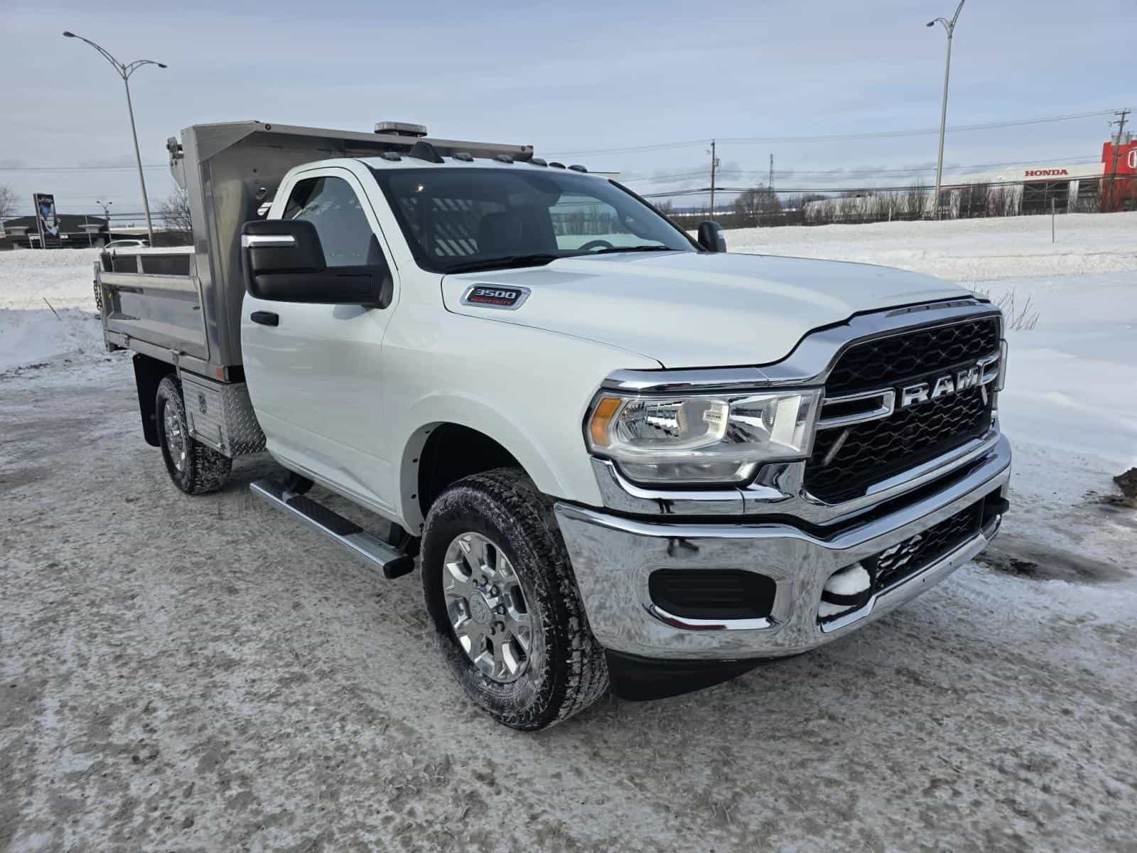 2024 RAM Chassis Cab 3500 Chassis Cab Tradesman - Image 5
