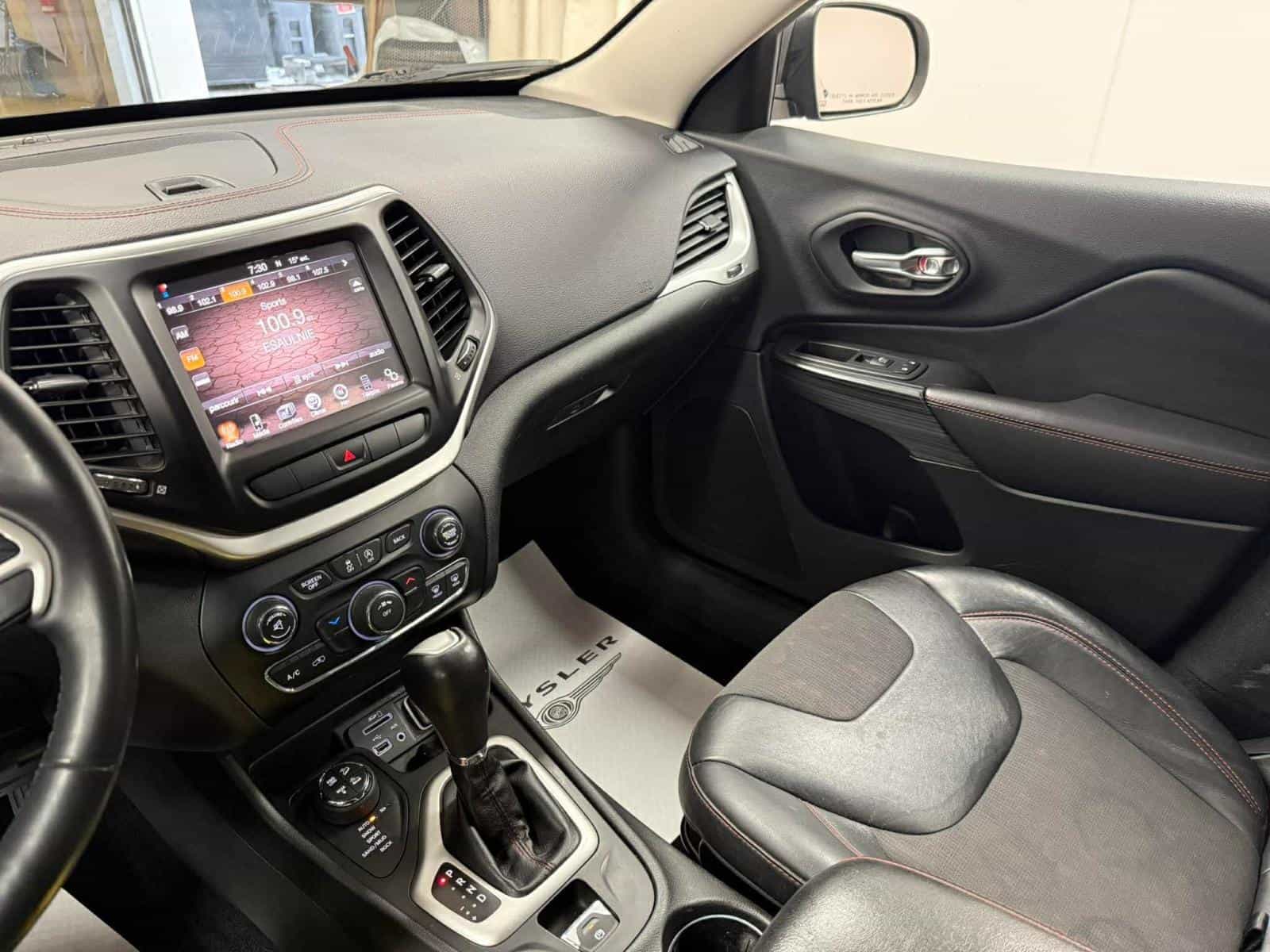 Image 15 Jeep Cherokee Trailhawk 2015