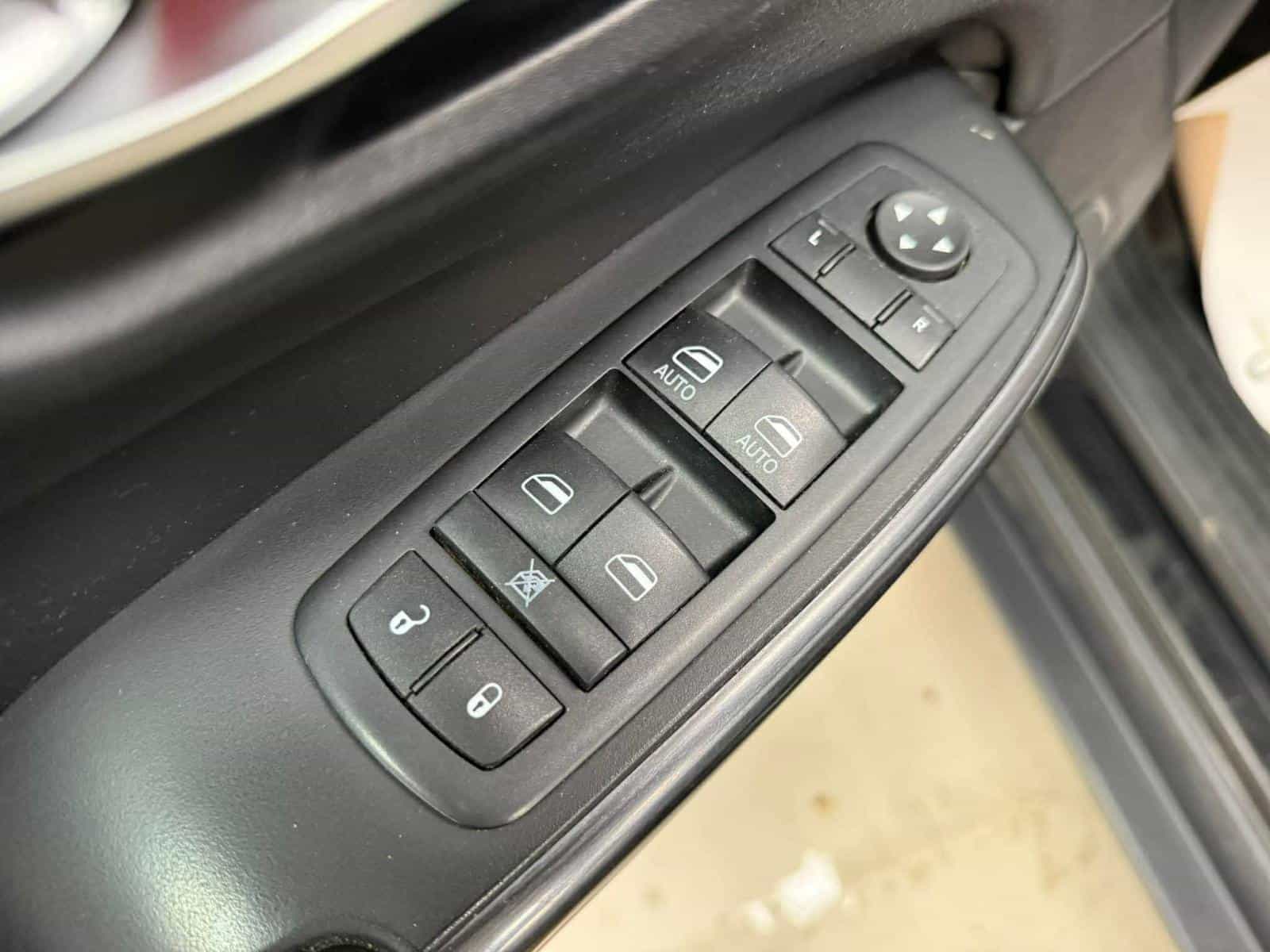 2015 Jeep Cherokee Trailhawk - Image 13