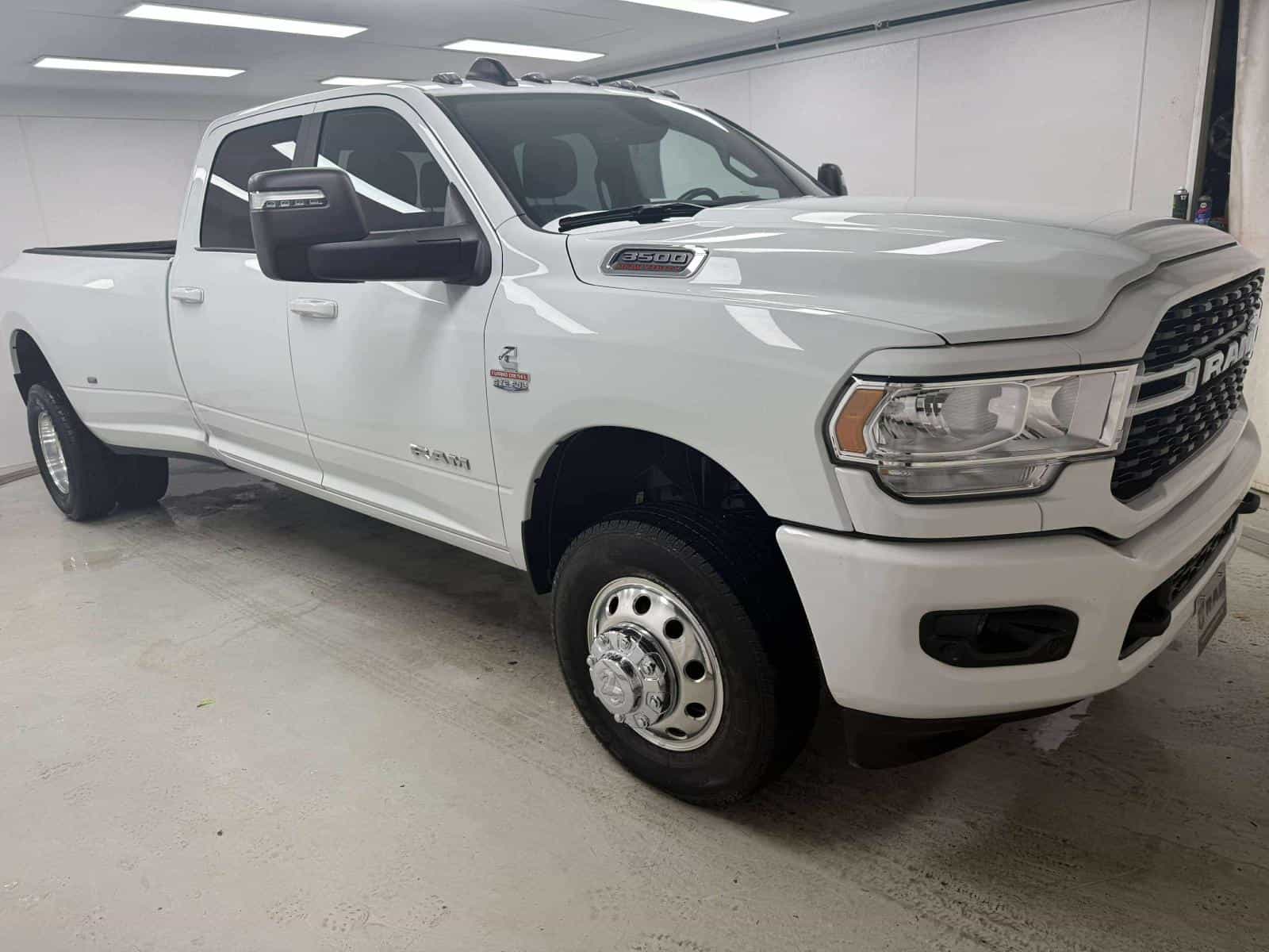 Image 4 RAM 3500 Big Horn 2024
