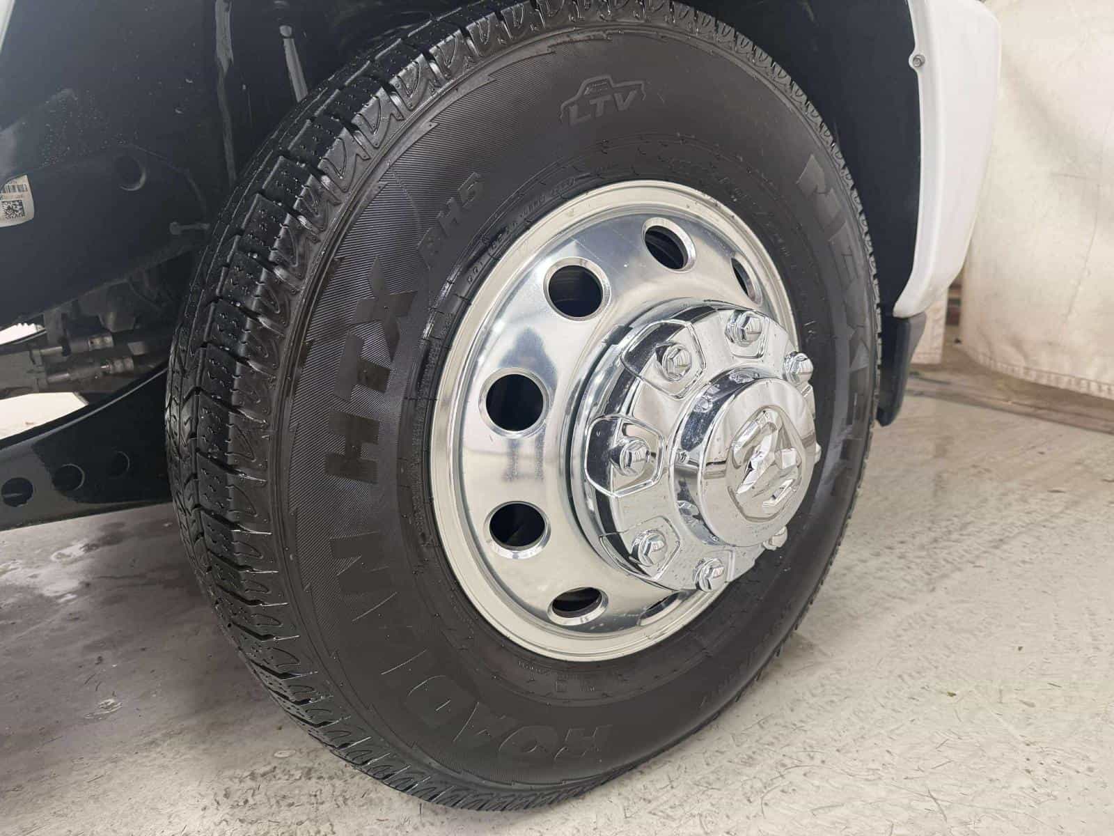 Image 7 RAM 3500 Big Horn 2024