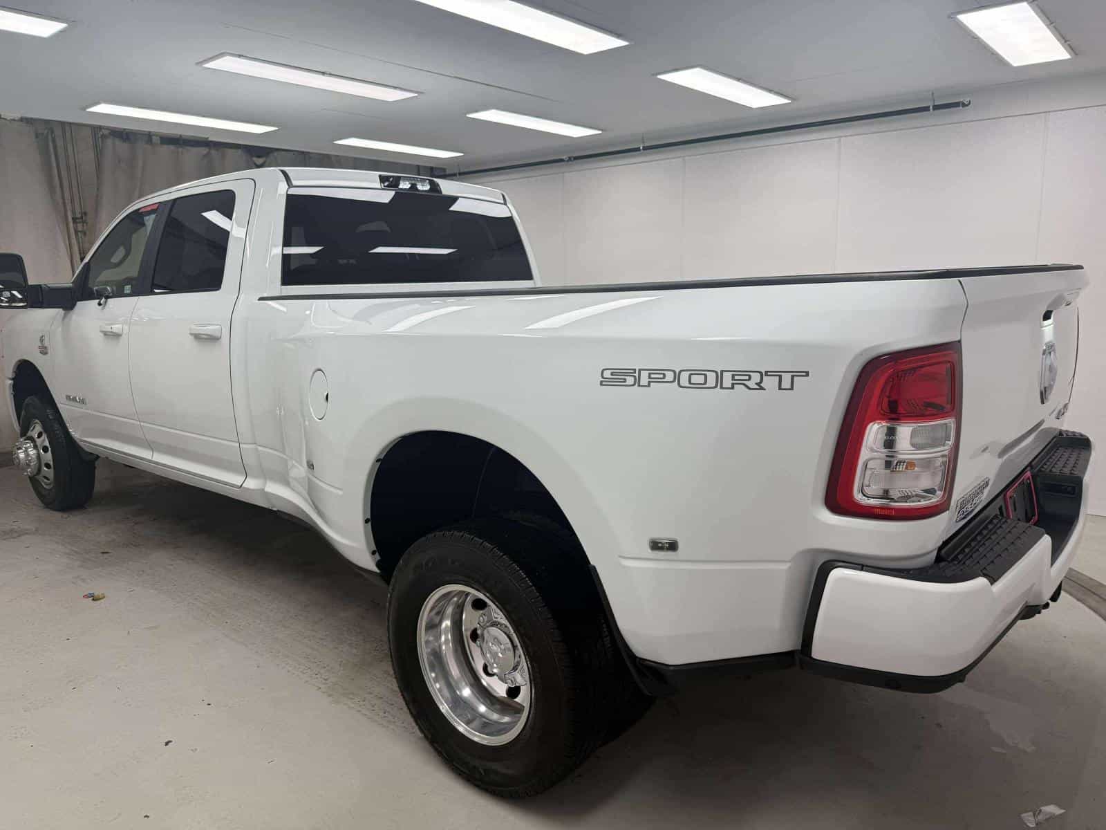 Image 6 RAM 3500 Big Horn 2024