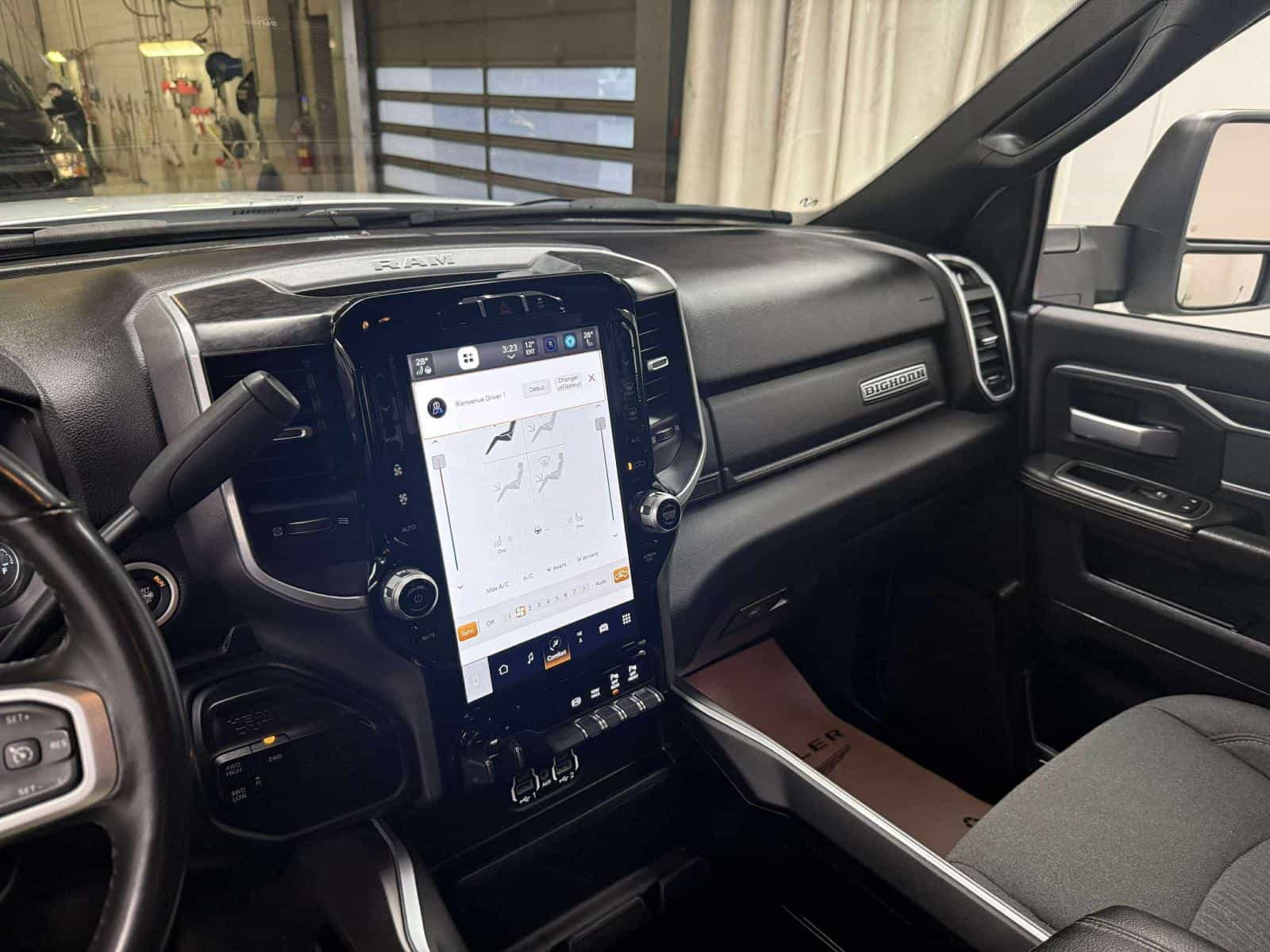 Image 13 RAM 3500 Big Horn 2024
