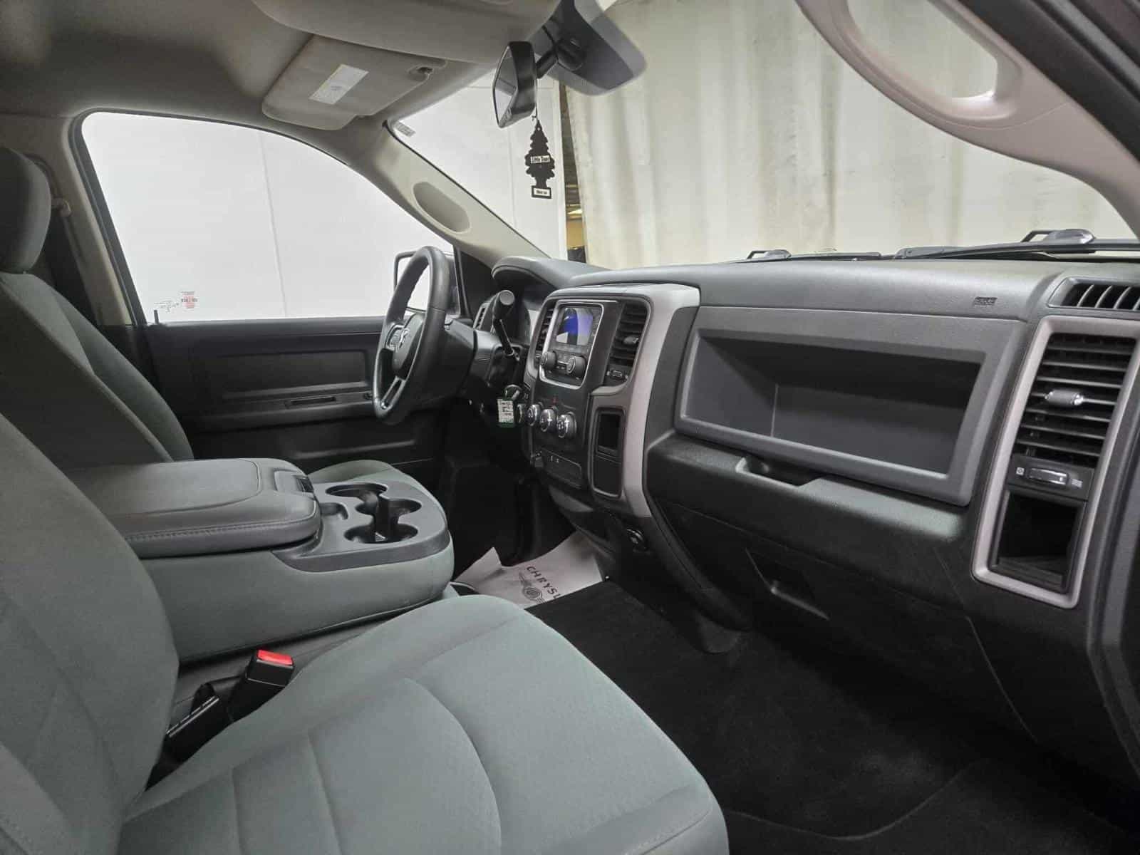 Image 11 RAM 1500 SXT 2017