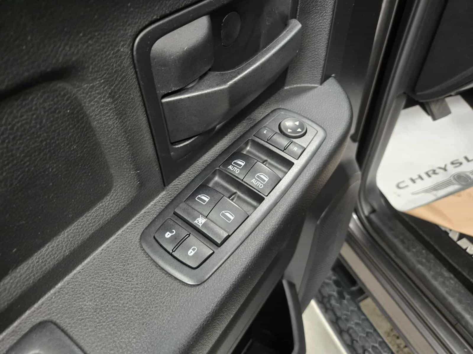 Image 12 RAM 1500 SXT 2017