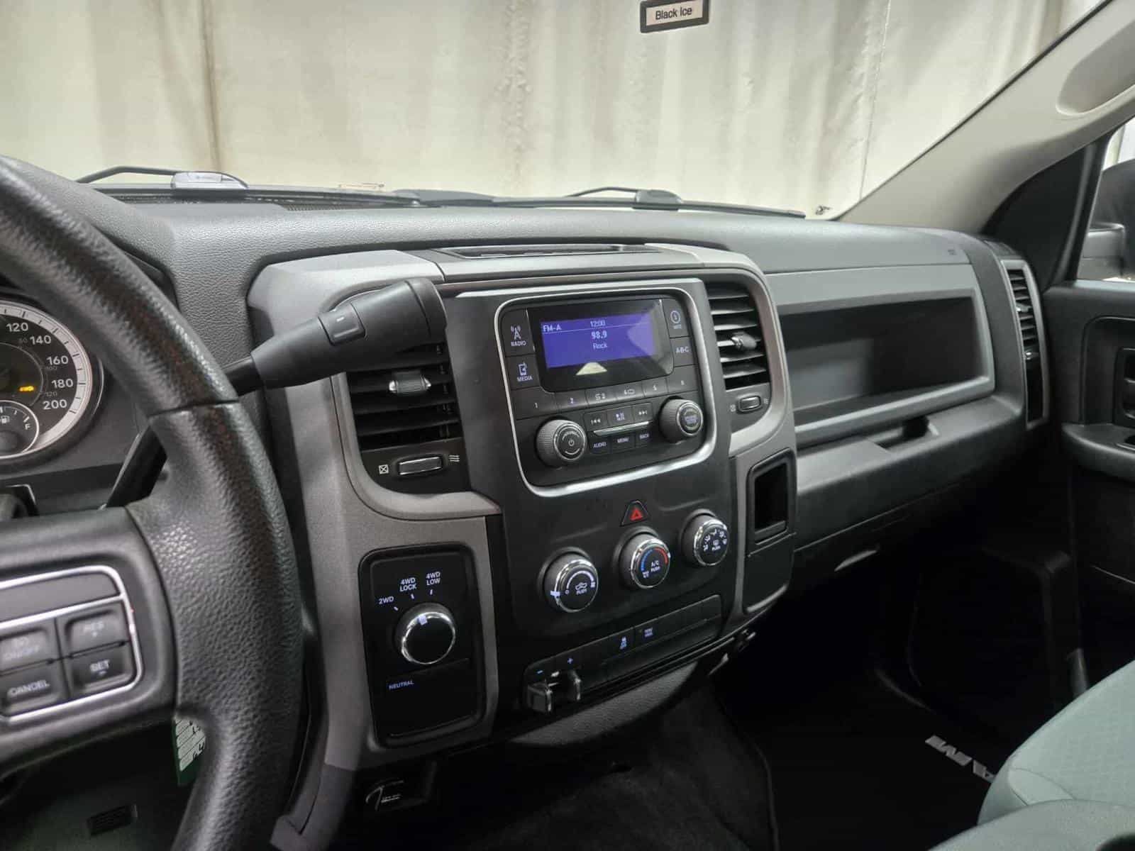 Image 14 RAM 1500 SXT 2017