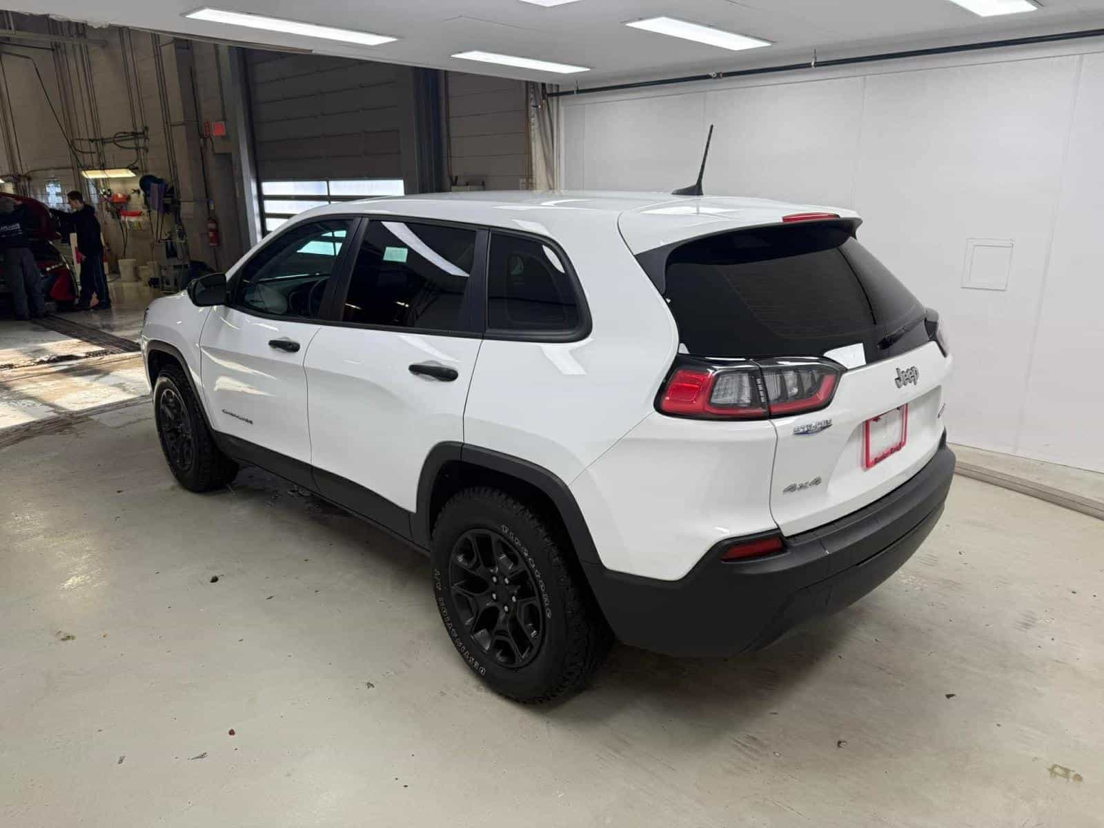 Image 8 Jeep Cherokee Sport 2022