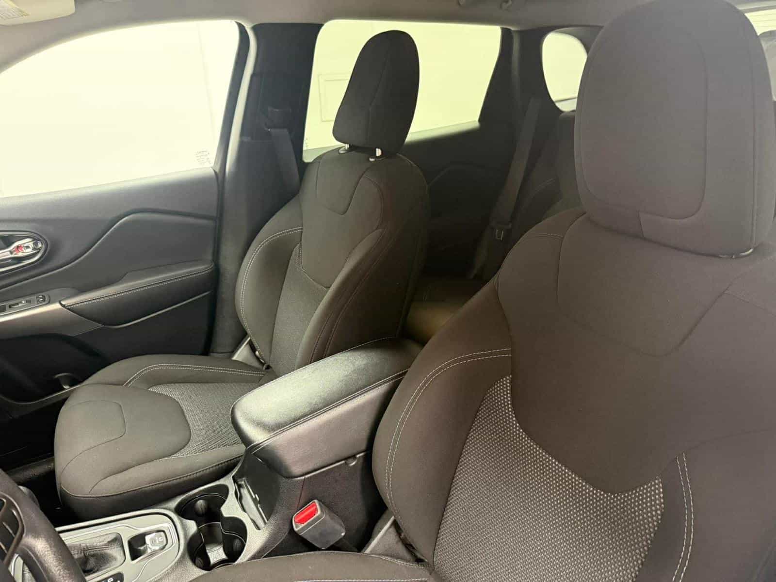 Image 13 Jeep Cherokee Sport 2022