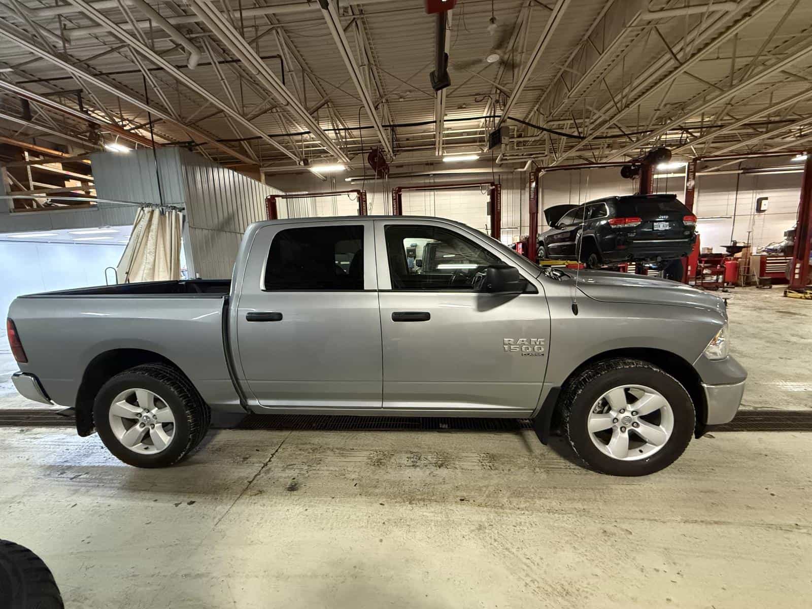 Image 4 RAM 1500 Classic SLT 2023