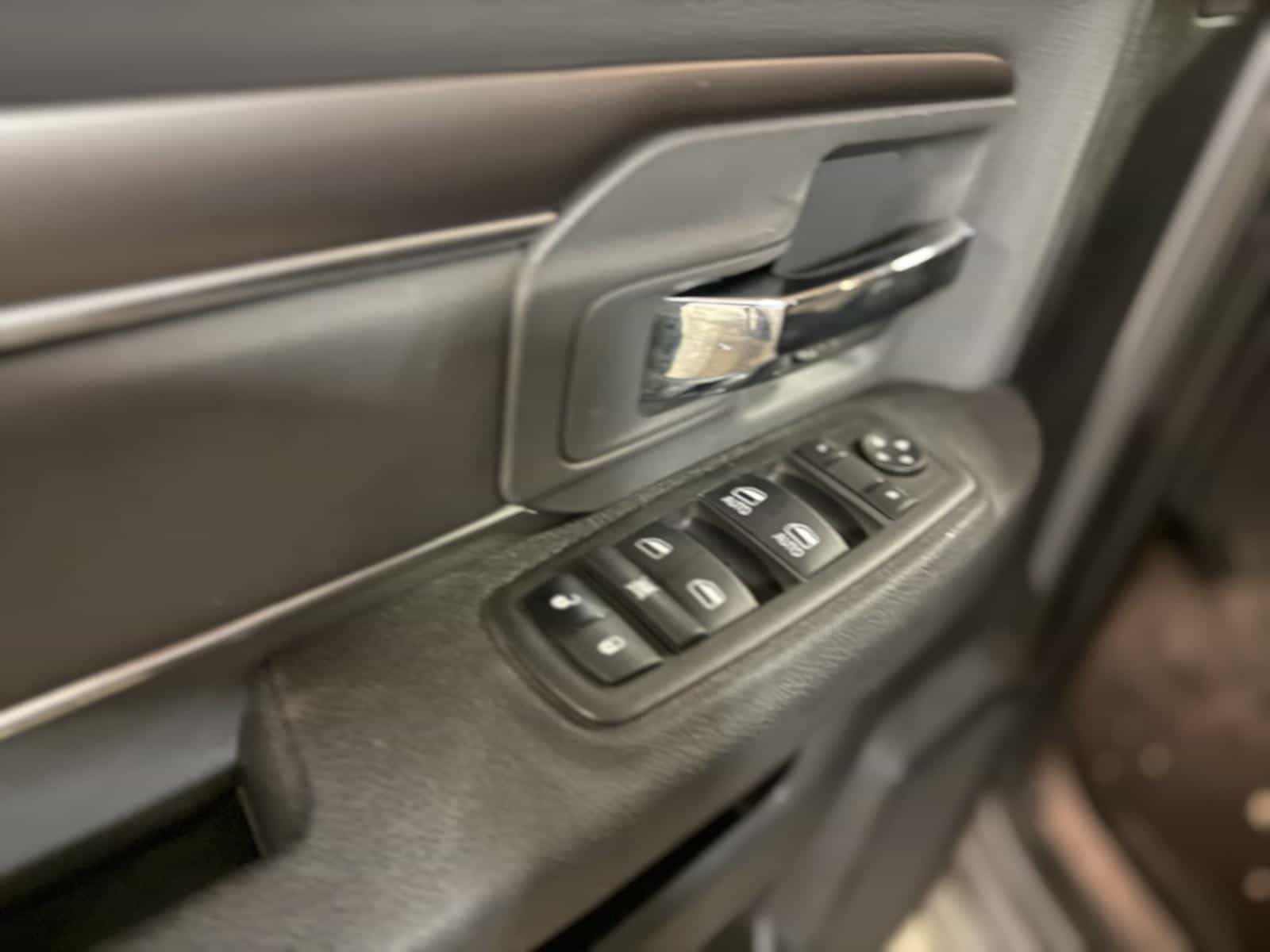 Image 13 RAM 1500 Classic SLT 2023