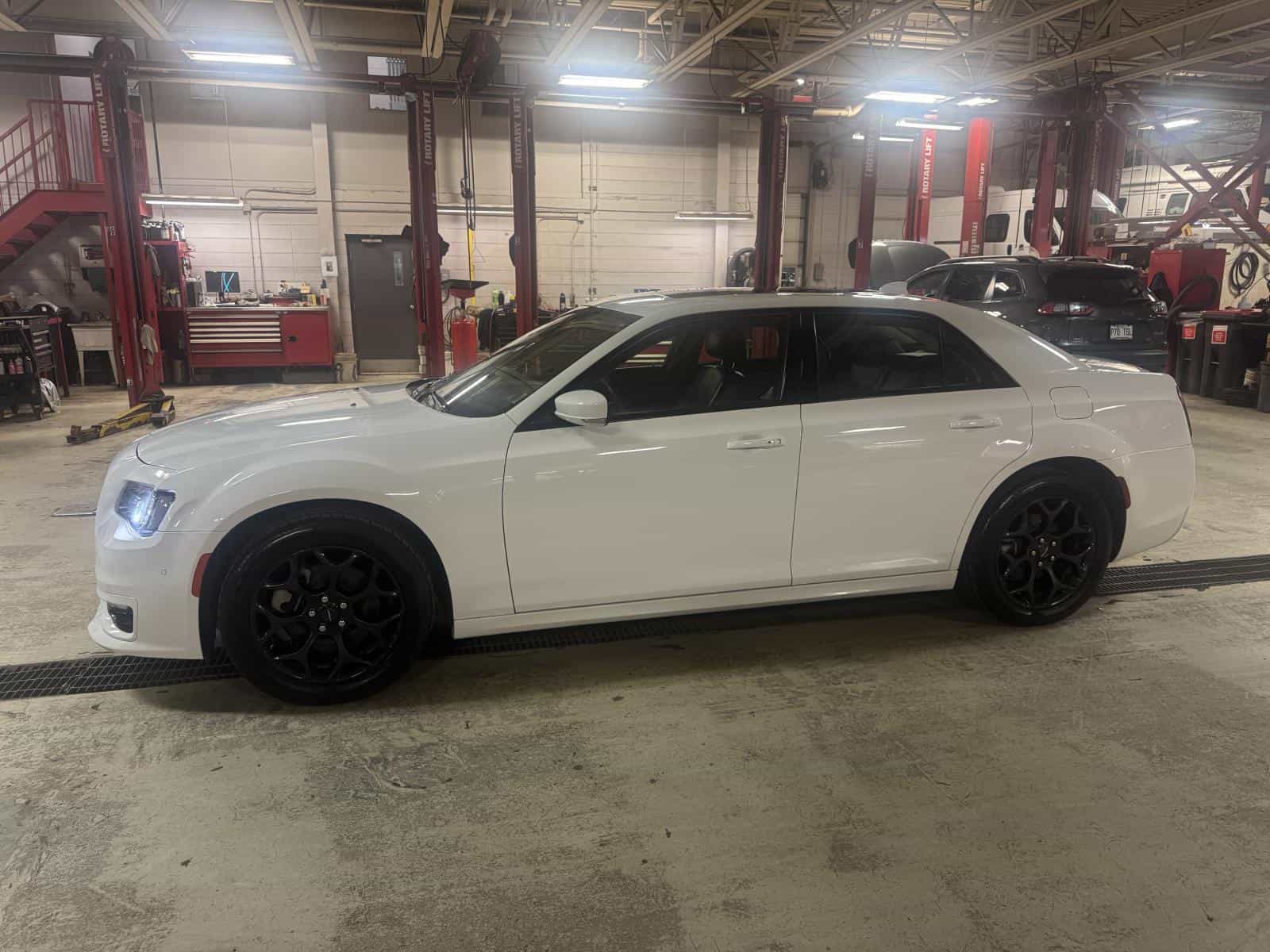 Image 2 Chrysler 300 Touring L 2023