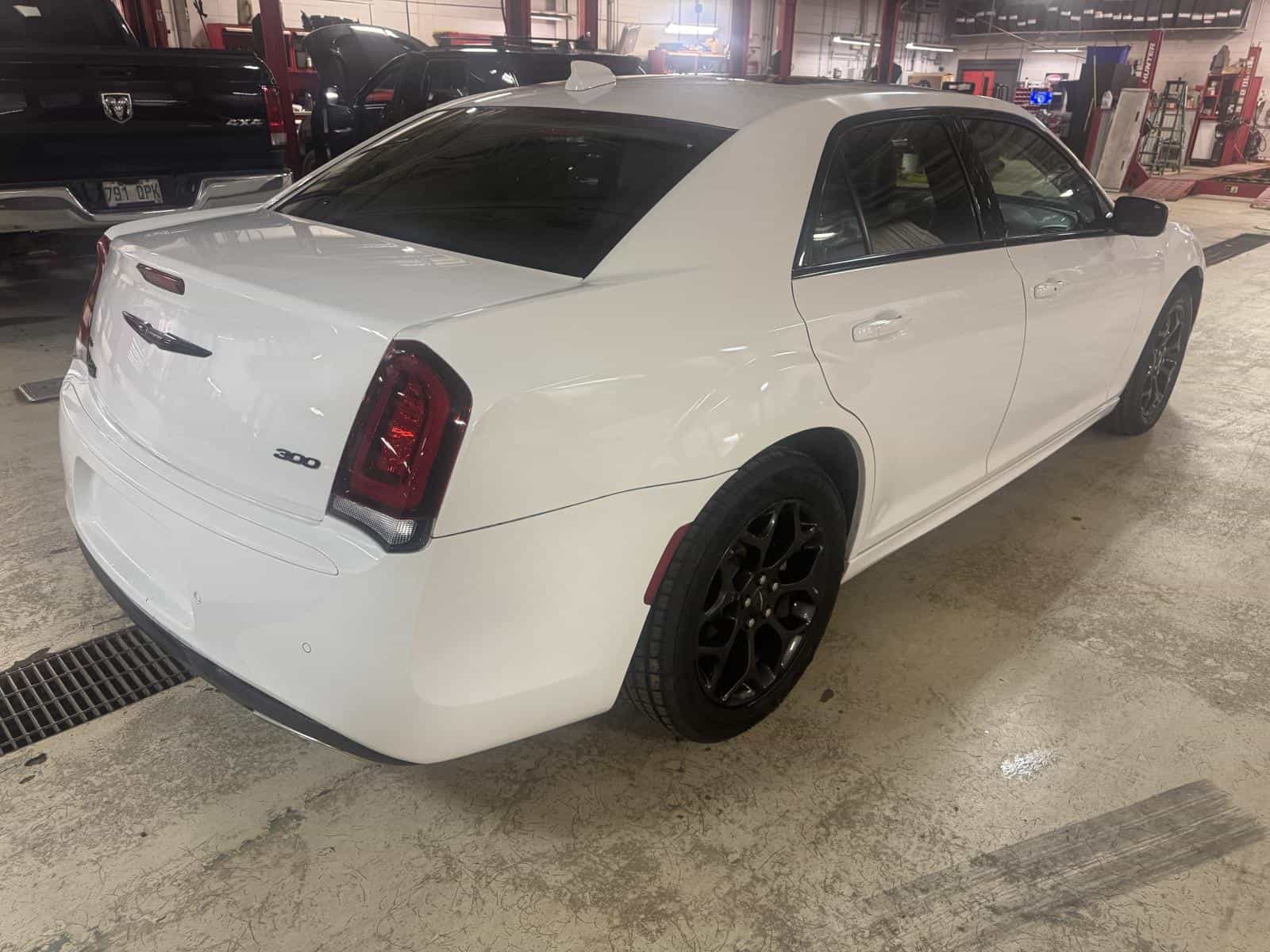 Image 5 Chrysler 300 Touring L 2023