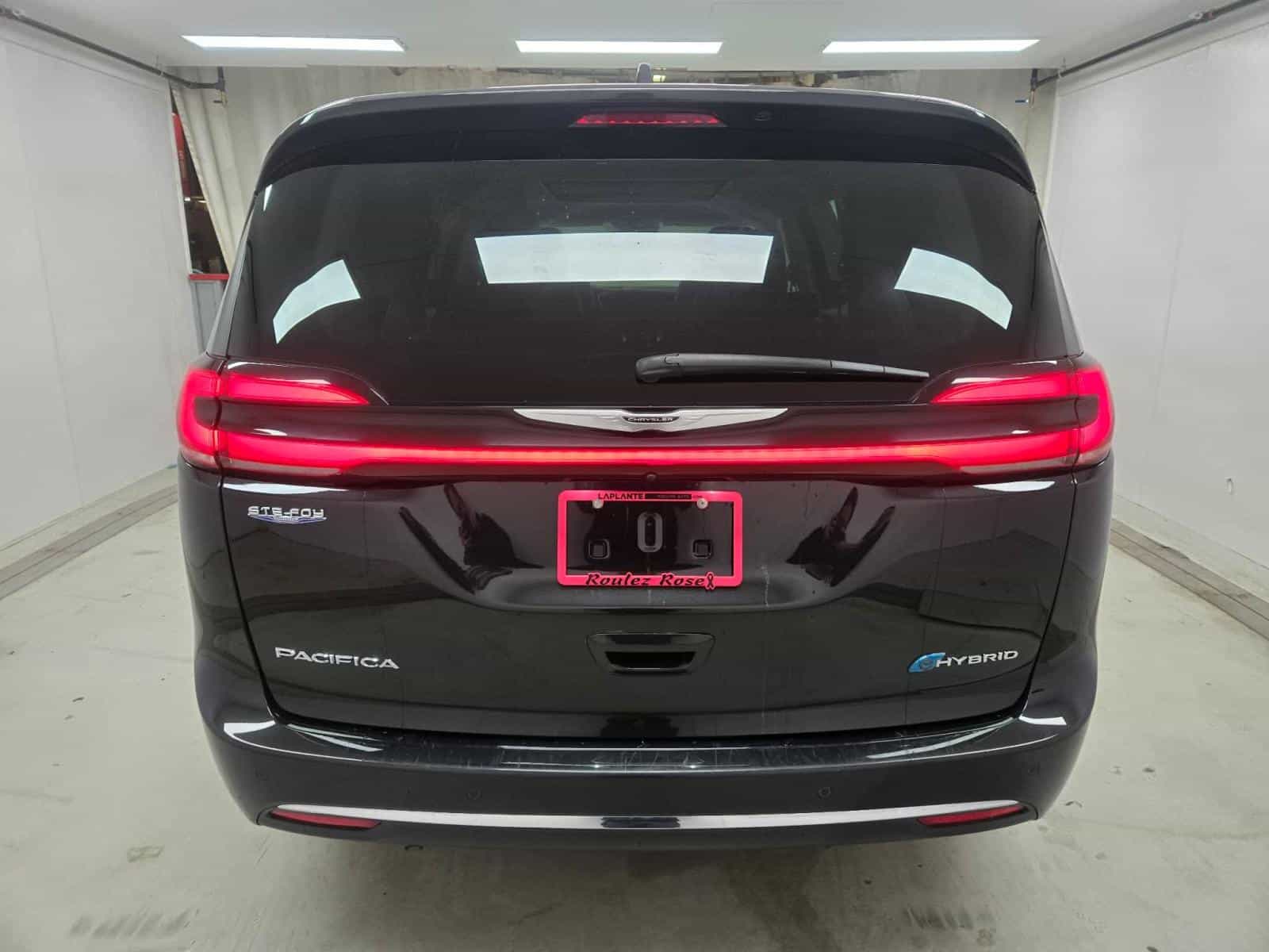 Image 6 Chrysler Pacifica Hybrid Limited 2022