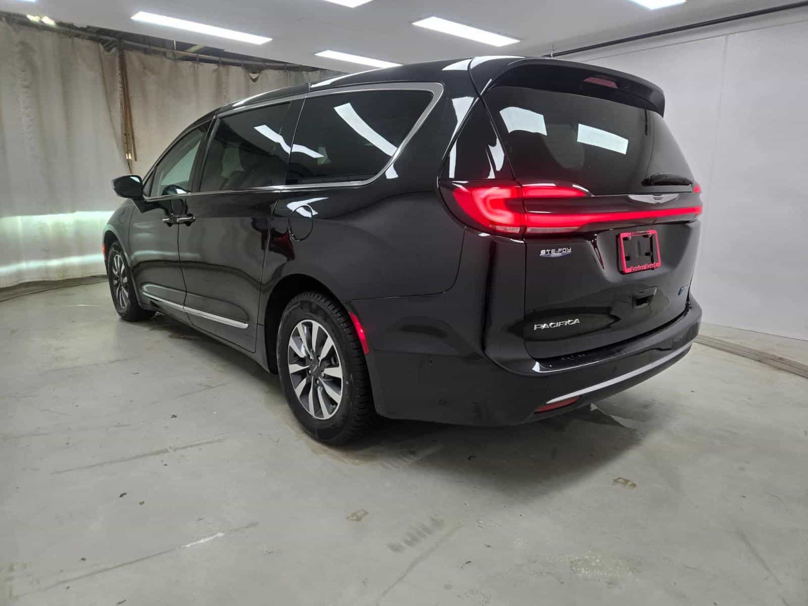 Image 7 Chrysler Pacifica Hybrid Limited 2022