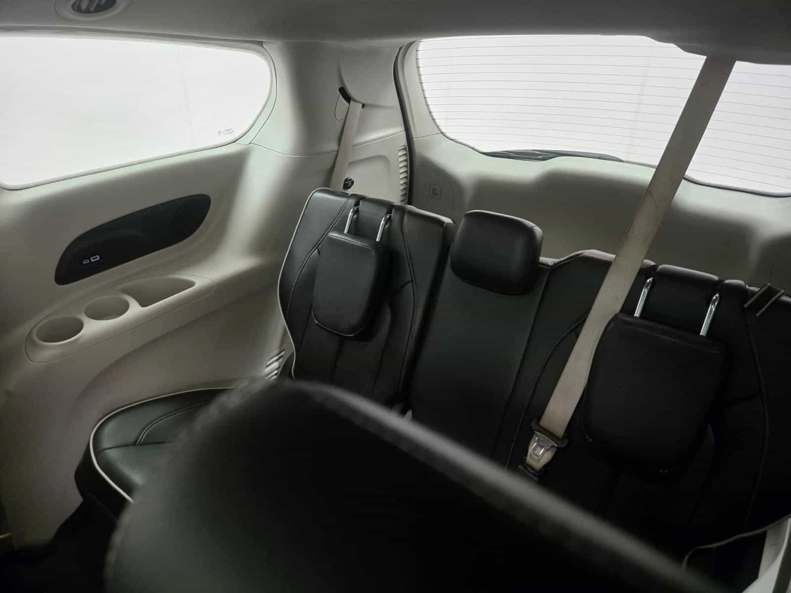 2022 Chrysler Pacifica Hybrid Limited - Image 10