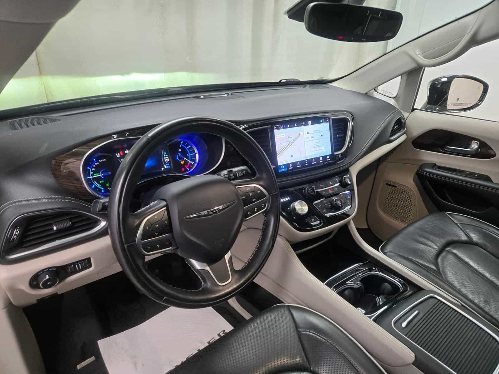 2022 Chrysler Pacifica Hybrid Limited - Image 17