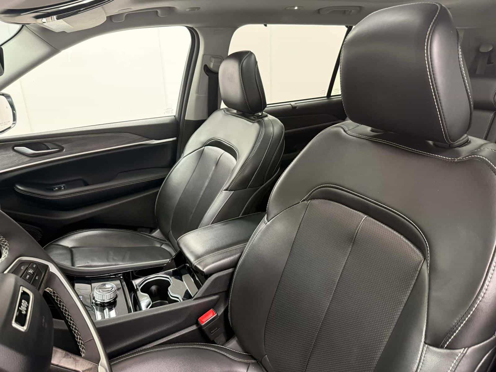 2023 Jeep Grand Cherokee L Limited - Image 11