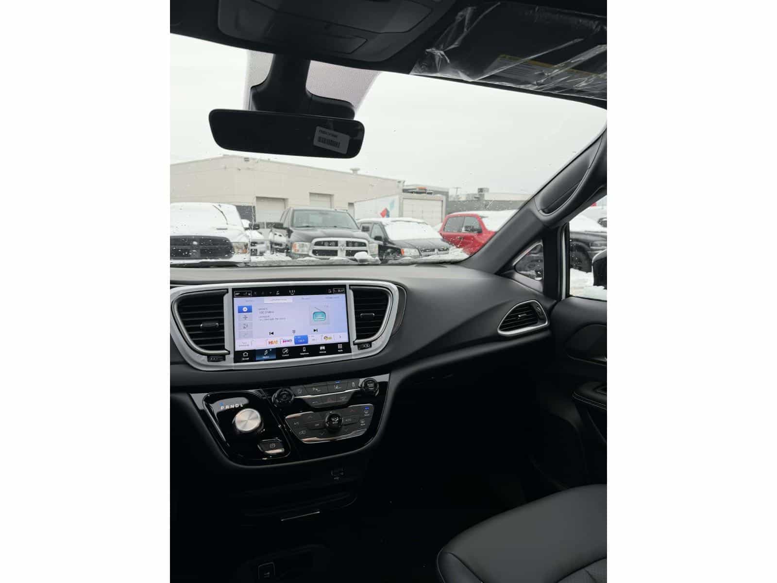 2026 Chrysler Grand Caravan SXT - Image 9