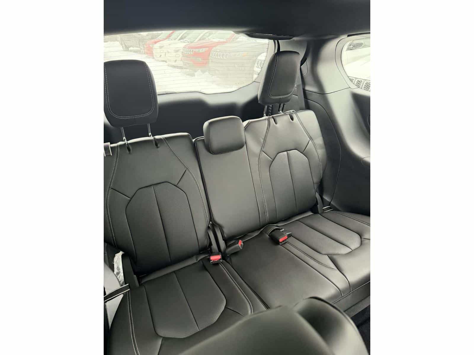 2026 Chrysler Grand Caravan SXT - Image 12