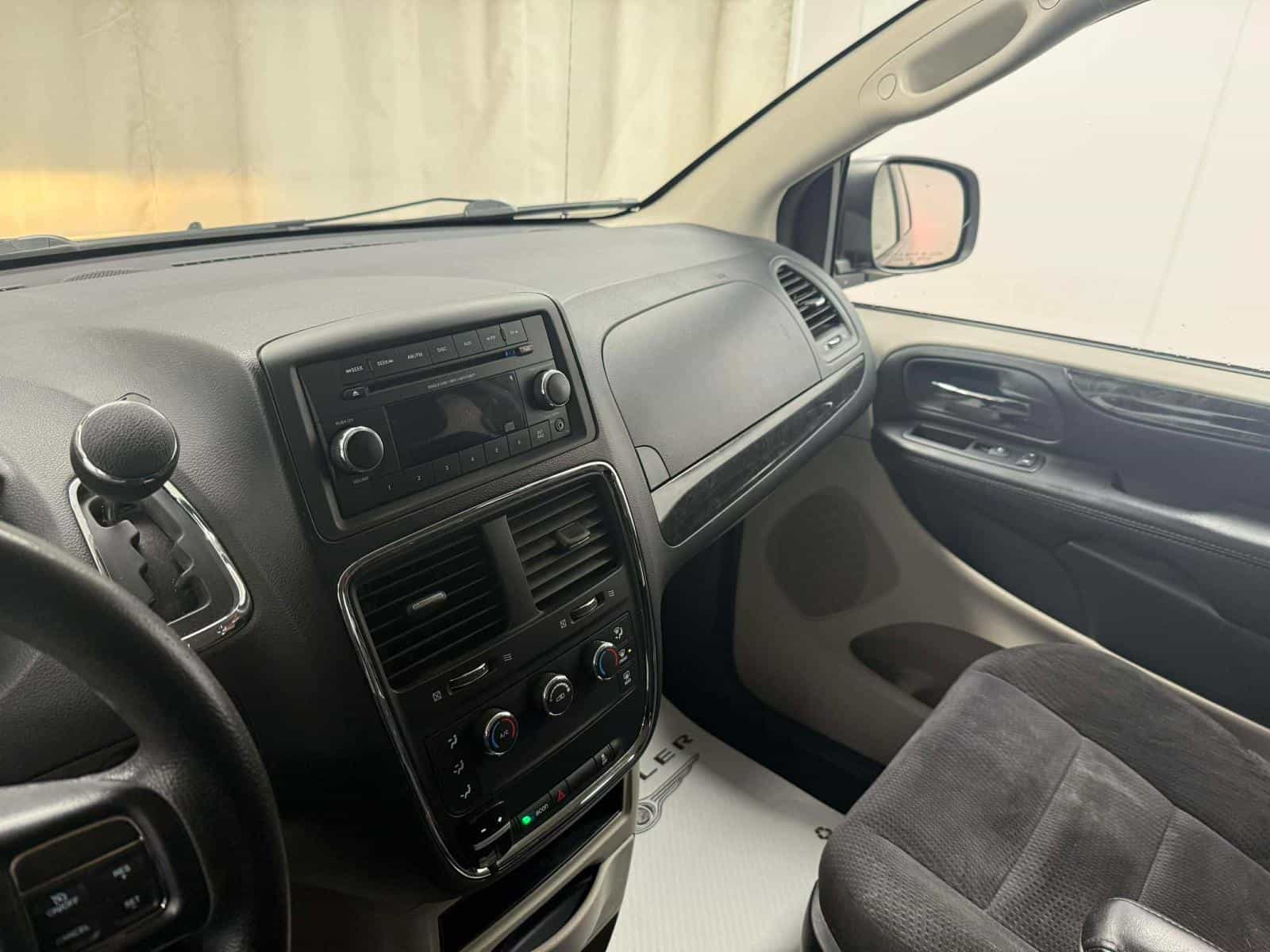 2014 Dodge Grand Caravan SE - Image 12