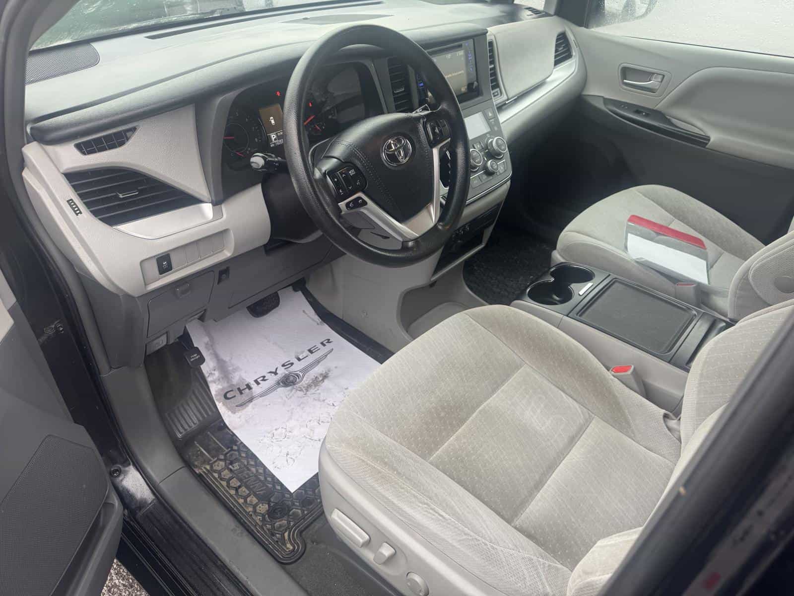 Image 7 Toyota Sienna Le LE 2017