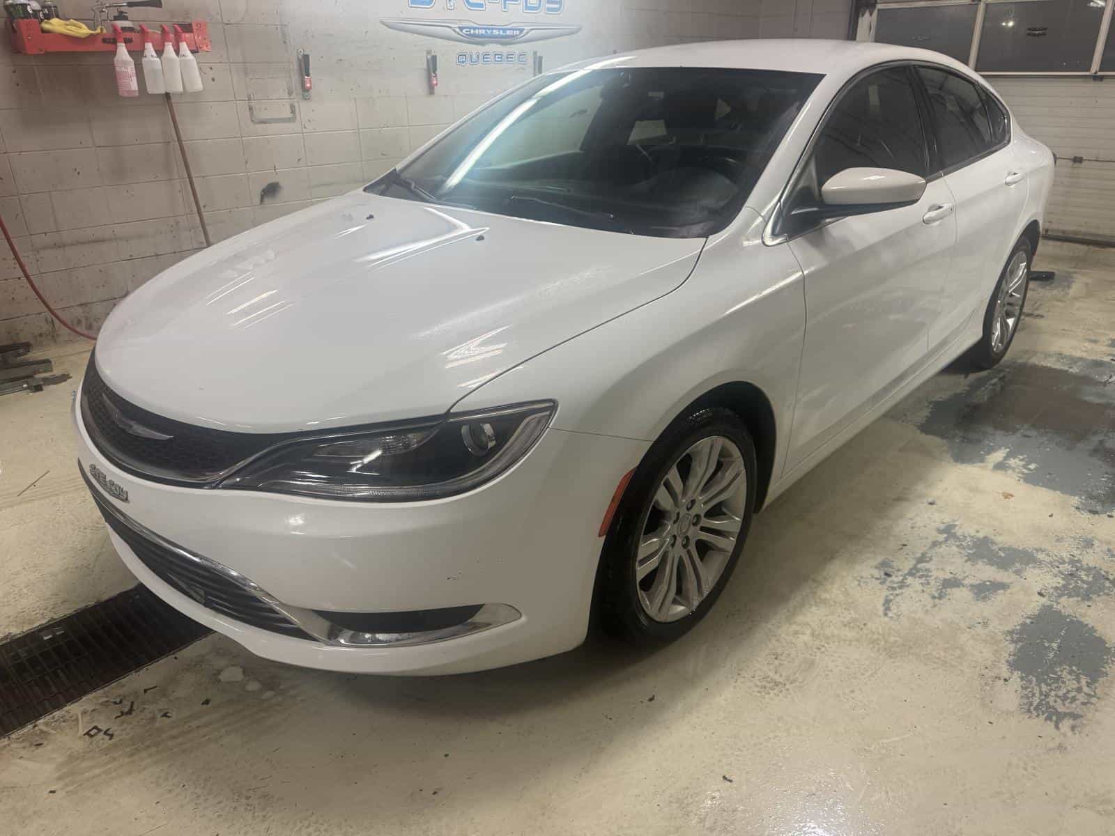Image 2 Chrysler 200 Limited 2015