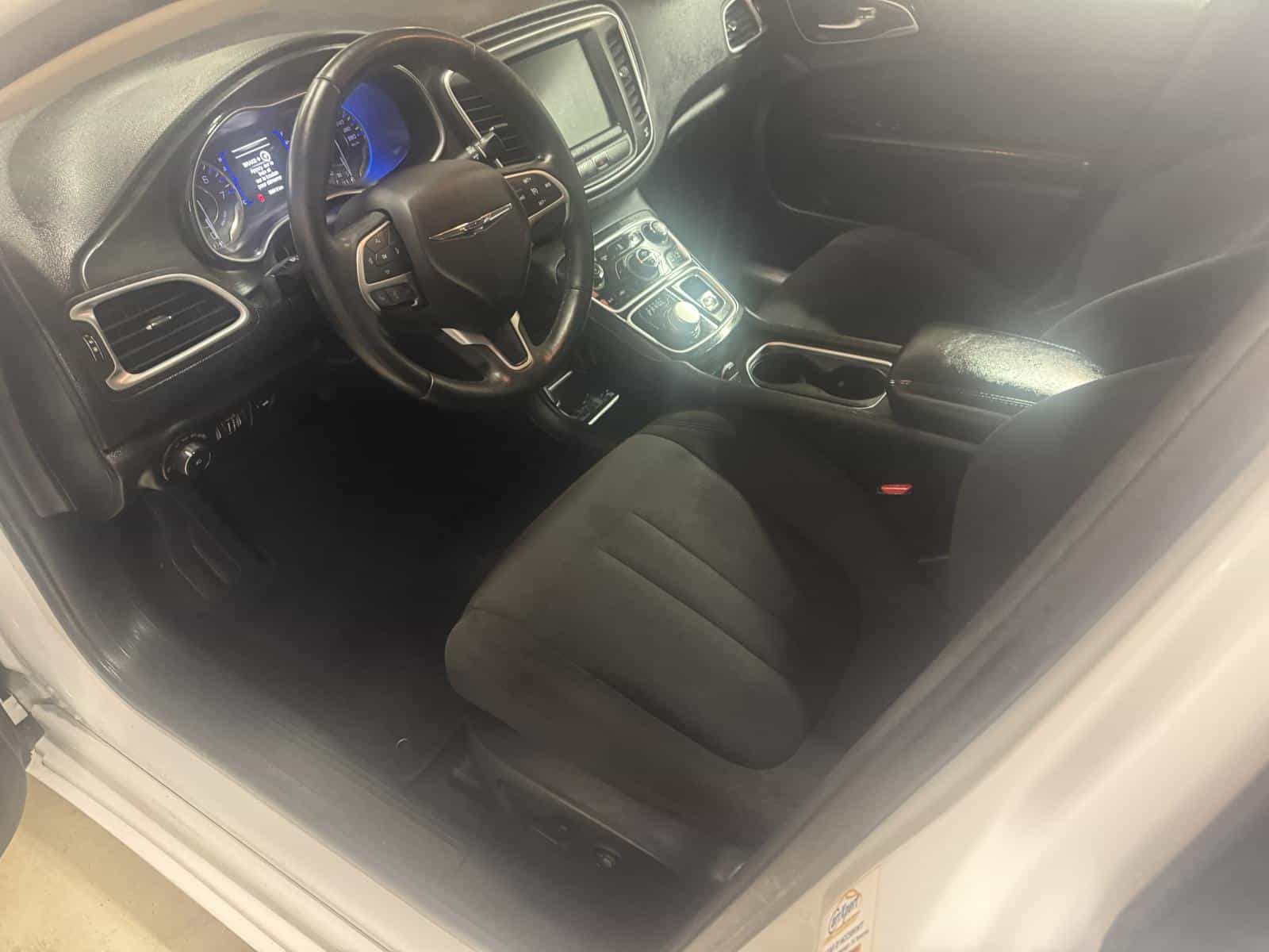 Image 6 Chrysler 200 Limited 2015