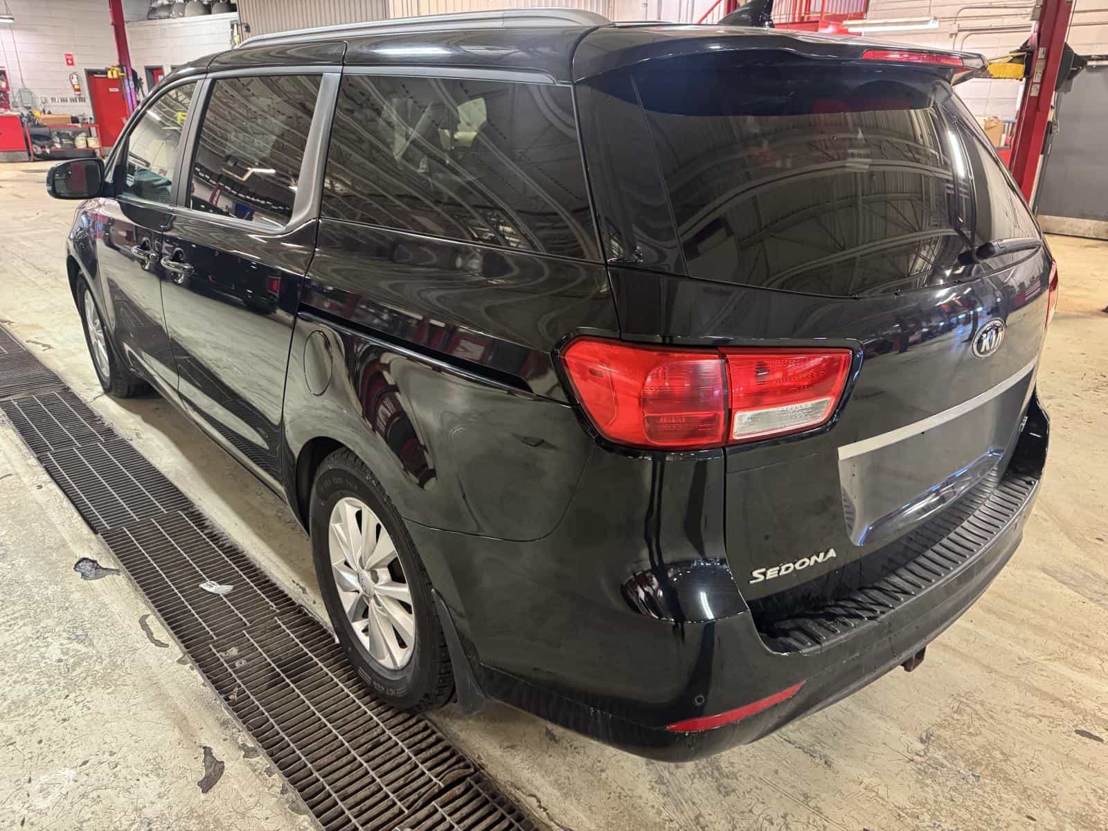 Image 2 Kia Sedona LX 2018