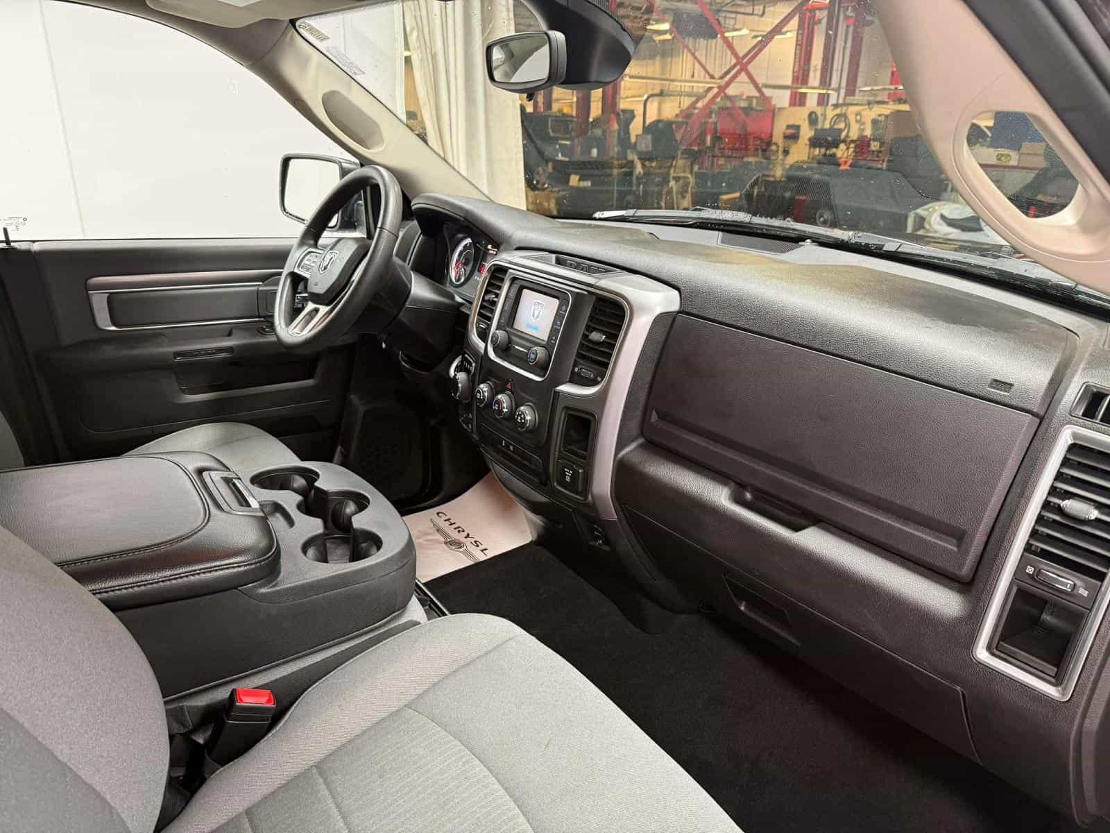 Image 9 RAM 1500 Classic SLT 2023