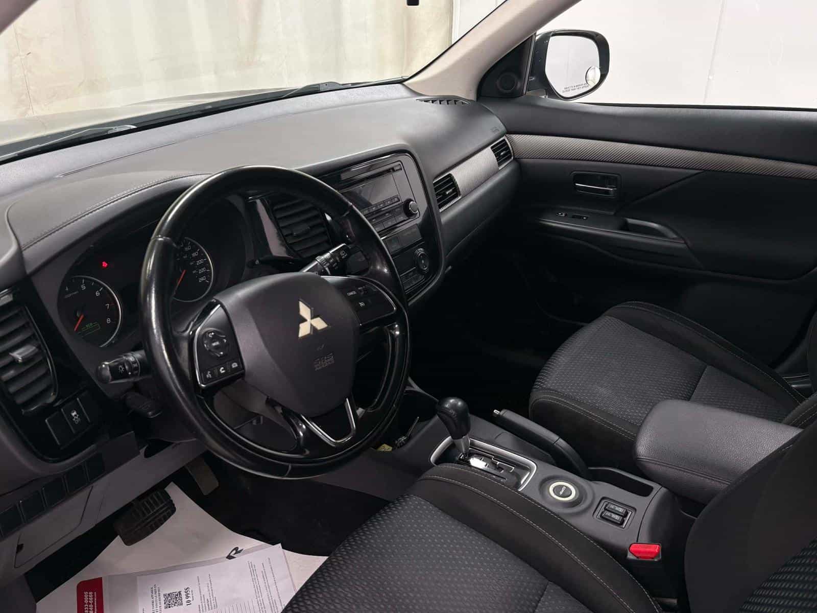 Image 9 Mitsubishi OUTLANDER ES ES 2016