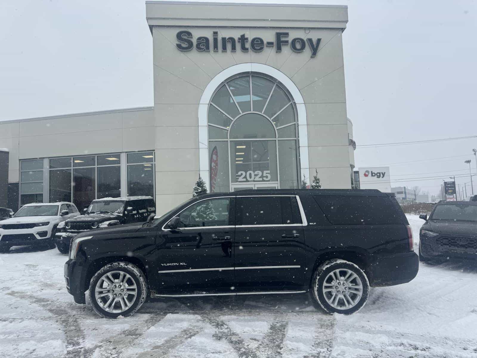 Image 3 GMC Yukon XL SLT 2020