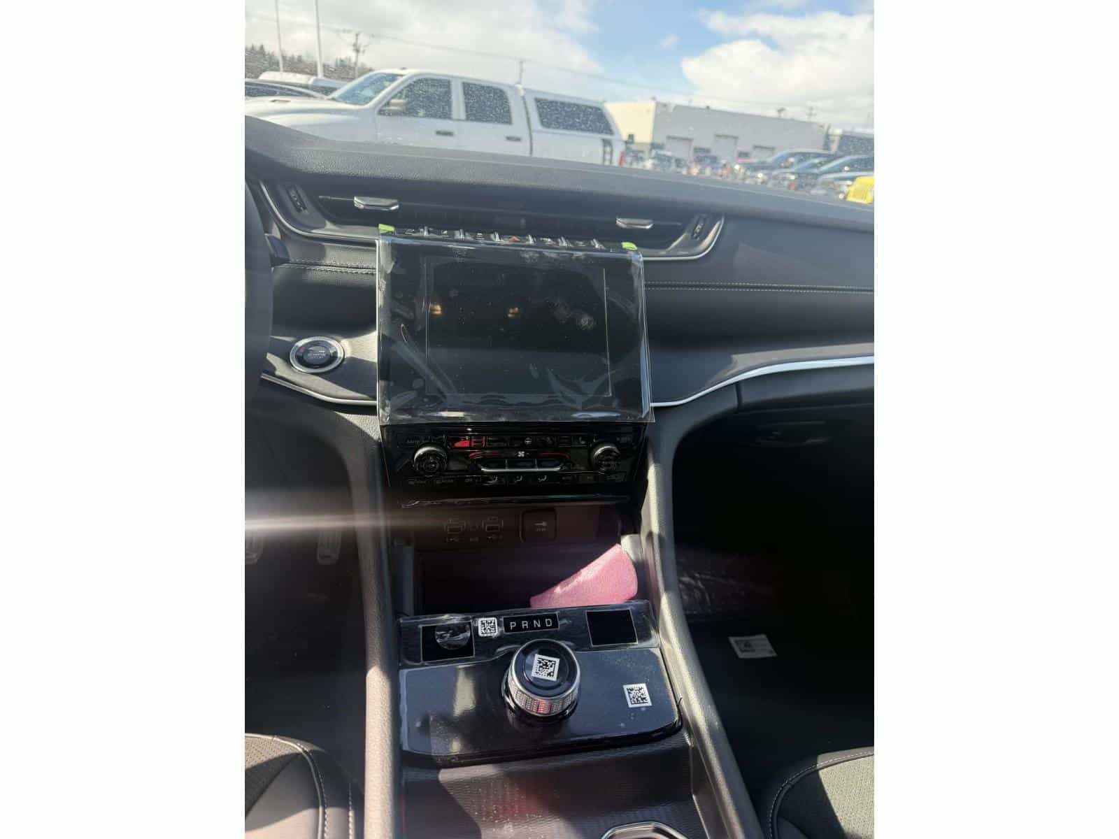 2025 Jeep Grand Cherokee Altitude - Image 4