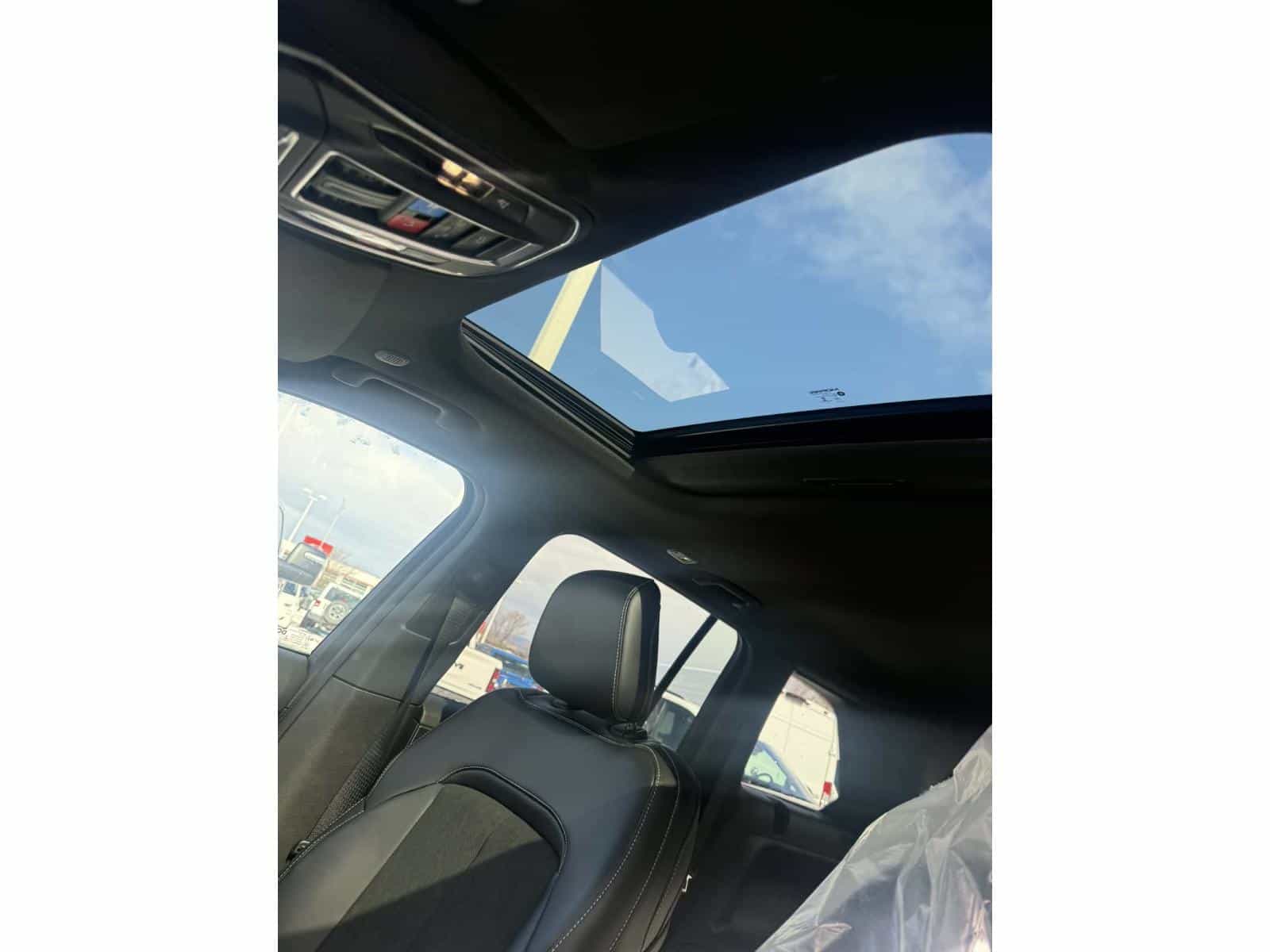 2025 Jeep Grand Cherokee Altitude - Image 2