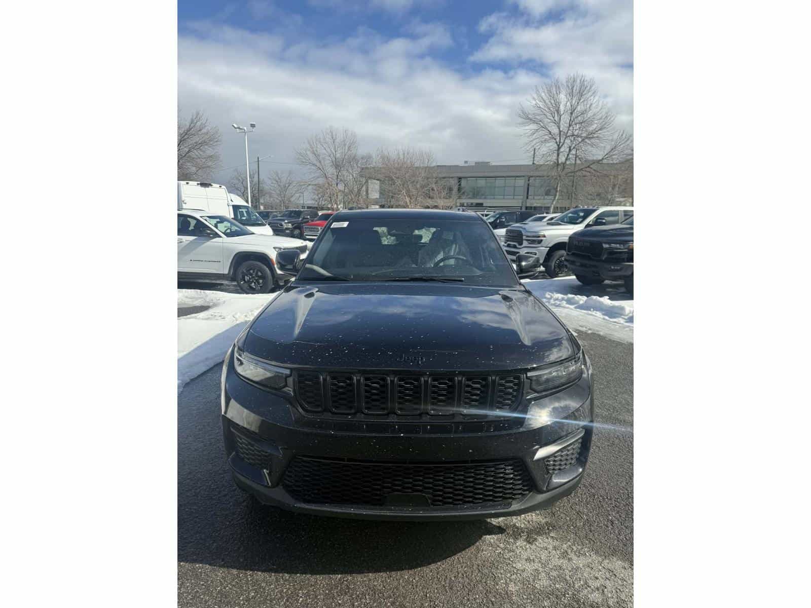 2025 Jeep Grand Cherokee Altitude - Image 10