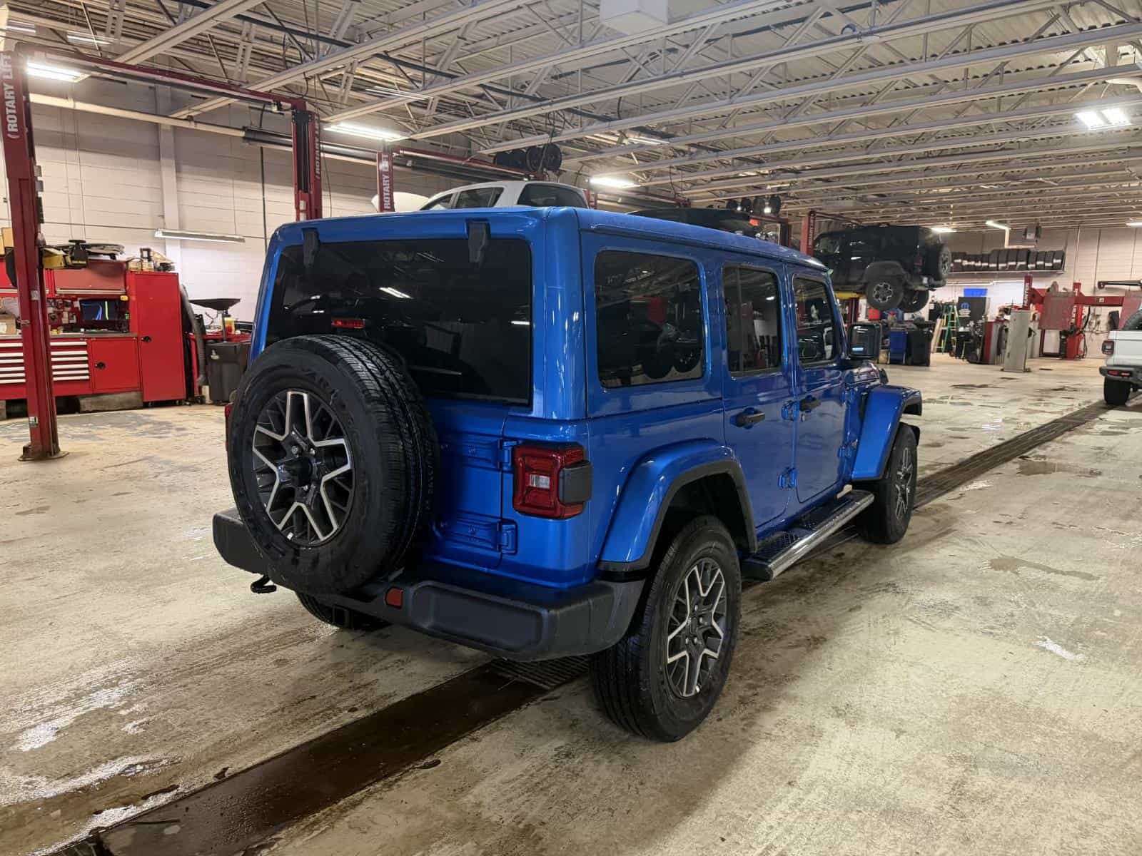 2026 Jeep Wrangler 4 Door Sahara - Image 3