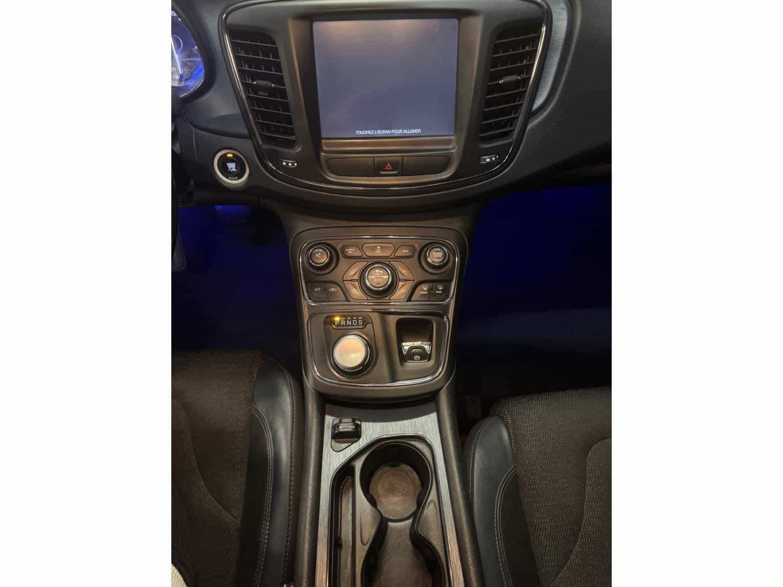 2015 Chrysler 200 S - Image 11