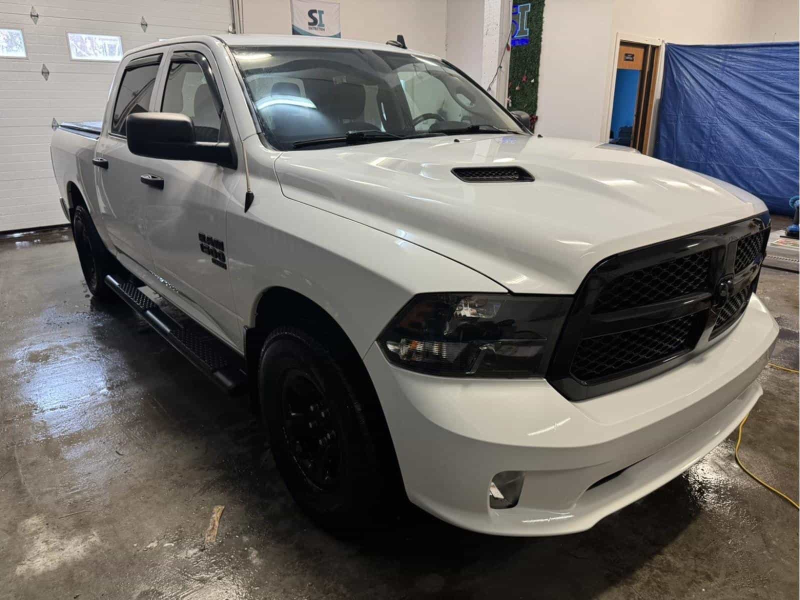 Image 3 RAM 1500 Classic Express 2021