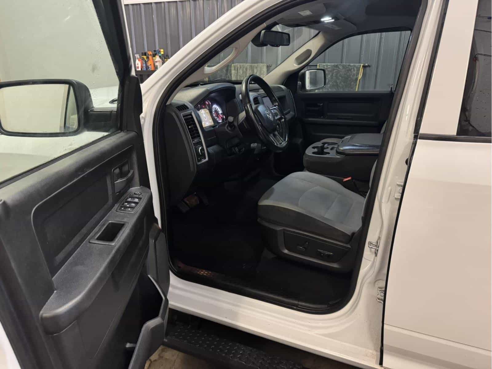 Image 11 RAM 1500 Classic Express 2021