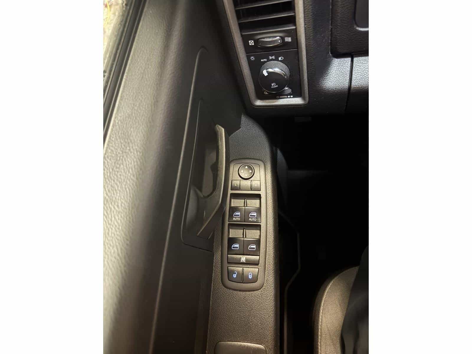 Image 14 RAM 1500 Classic Express 2021