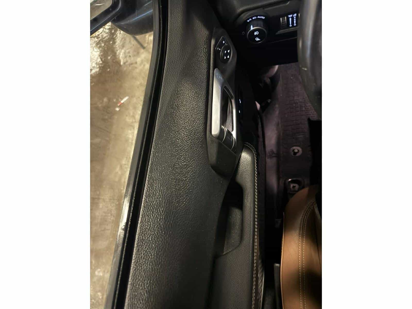 2022 Jeep Gladiator Overland - Image 13