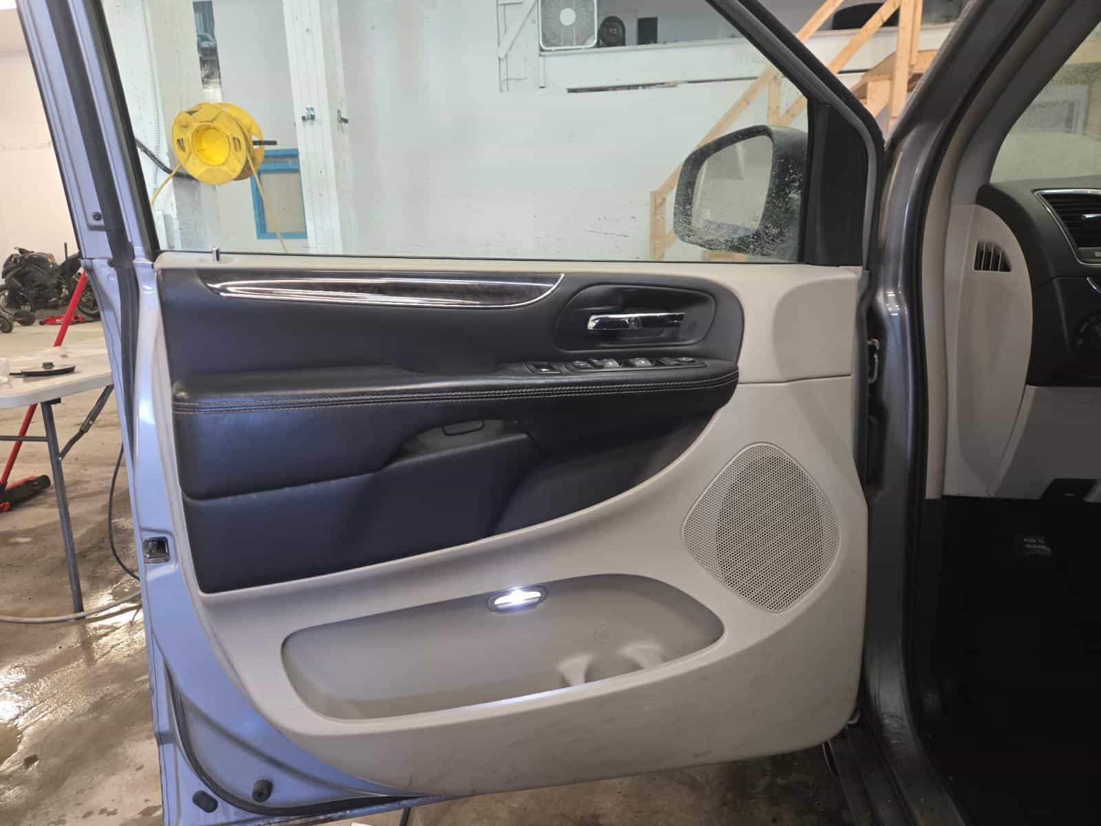 Image 10 Chrysler Town & Country Touring 2013