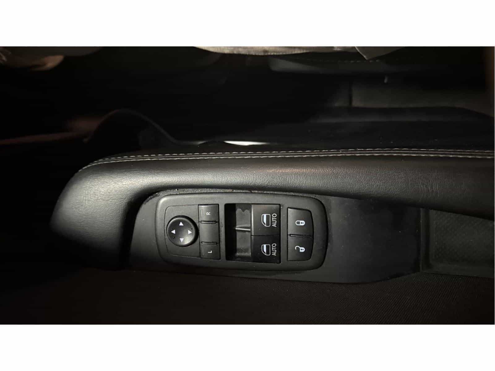 Image 12 Dodge Challenger SXT 2018