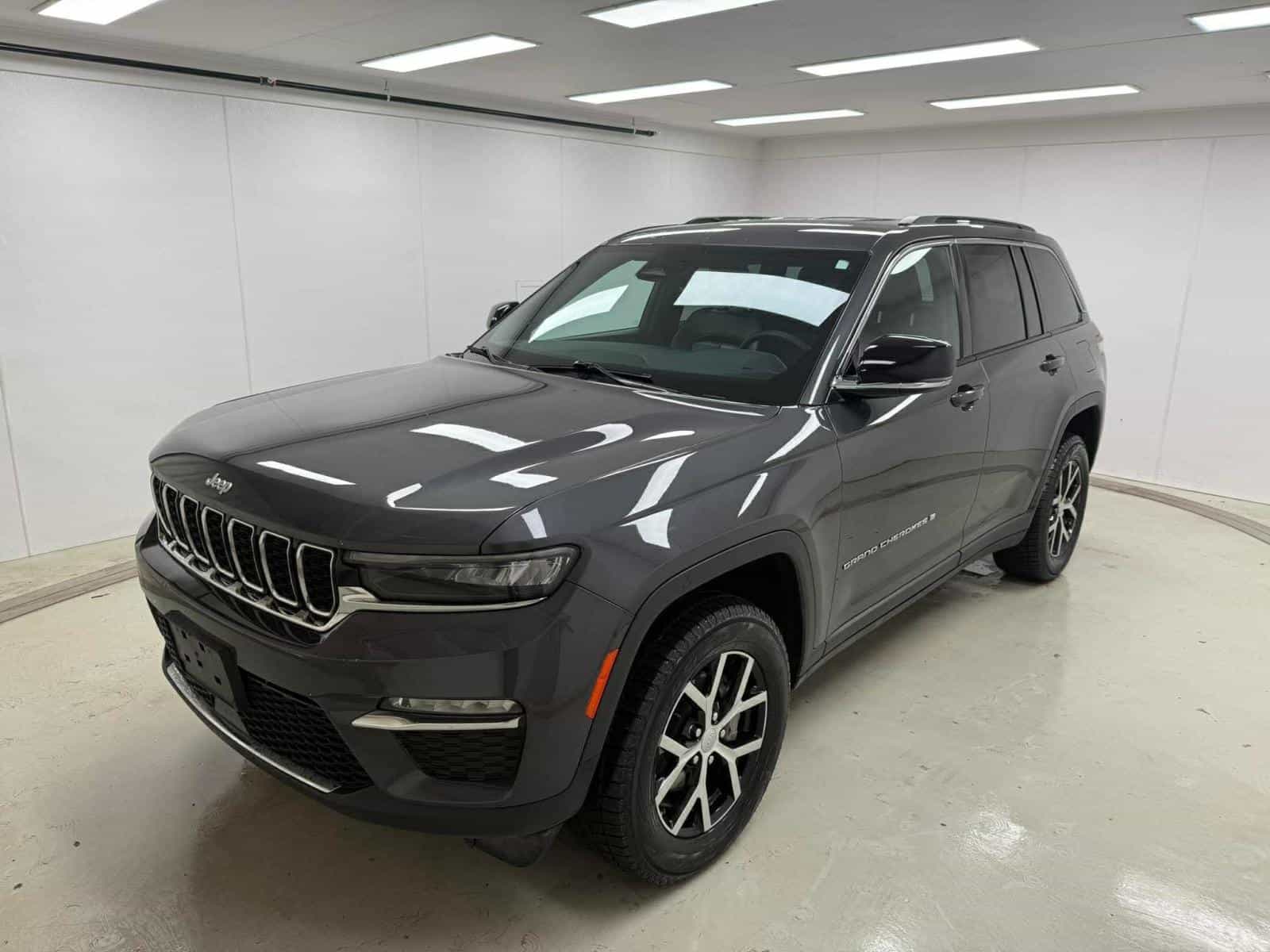Image 1 Jeep Grand Cherokee Limited 2024
