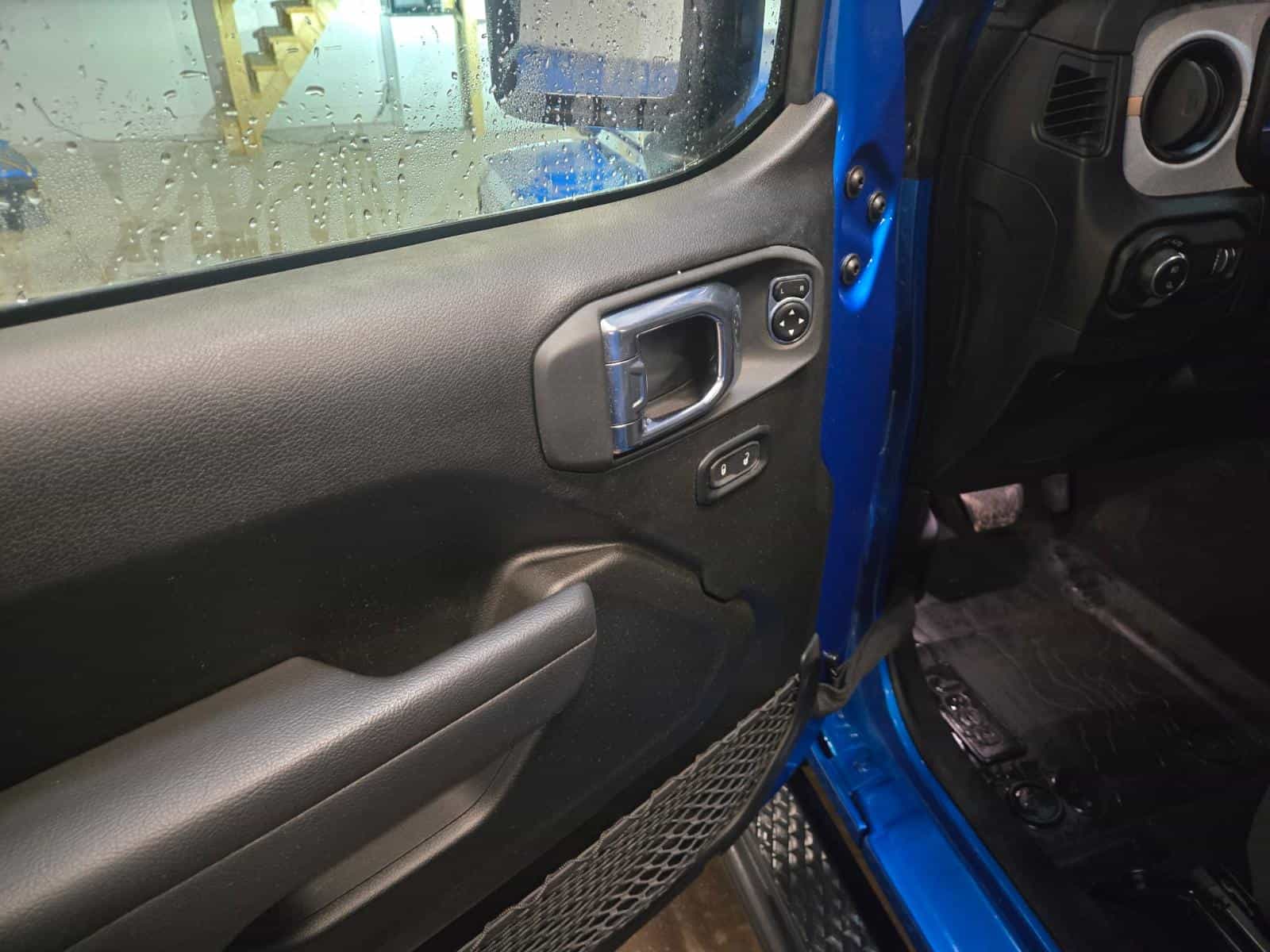 2025 Jeep Gladiator Willys - Image 12