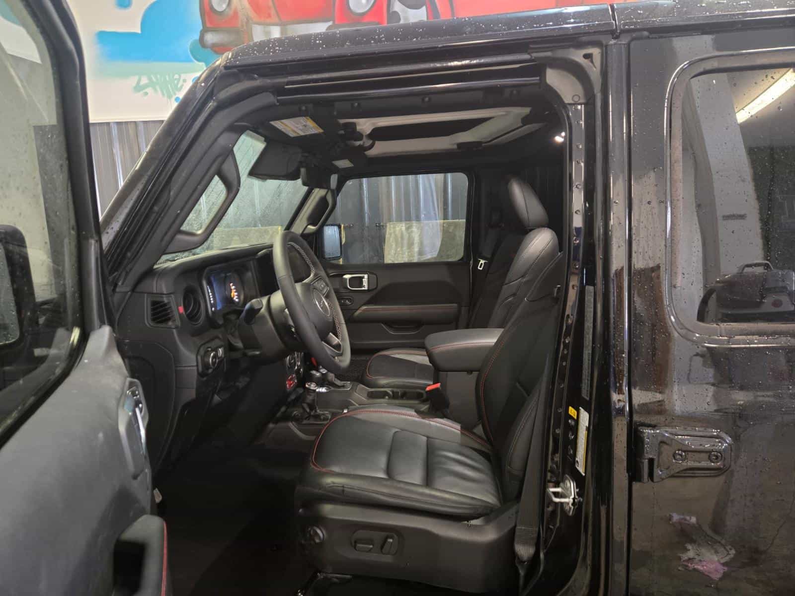 2025 Jeep Wrangler Rubicon X - Image 10