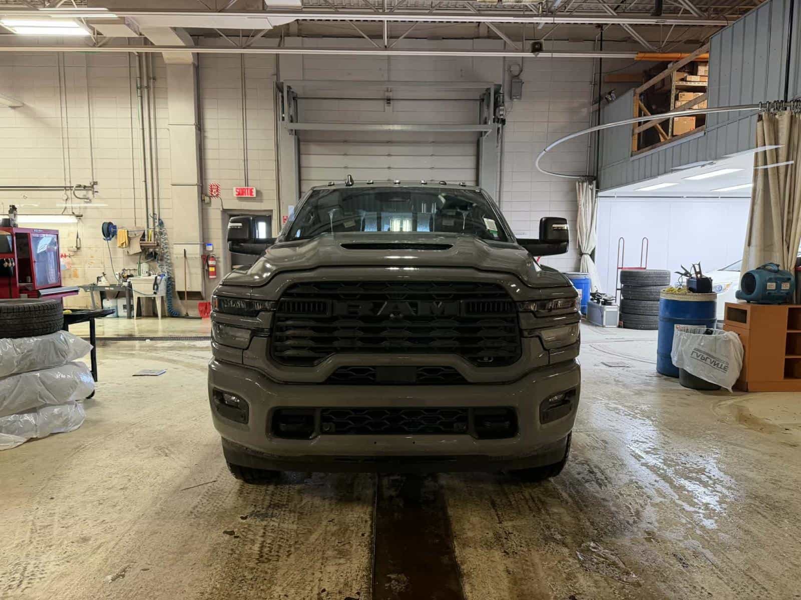 2026 RAM 2500 Black Express - Image 2